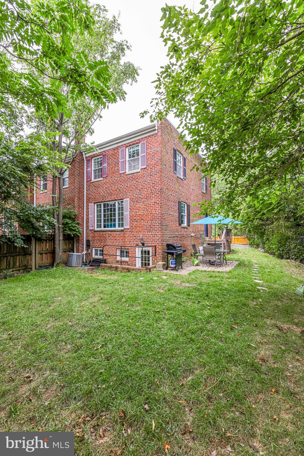 WARWICK VILLAGE - Residential Lease