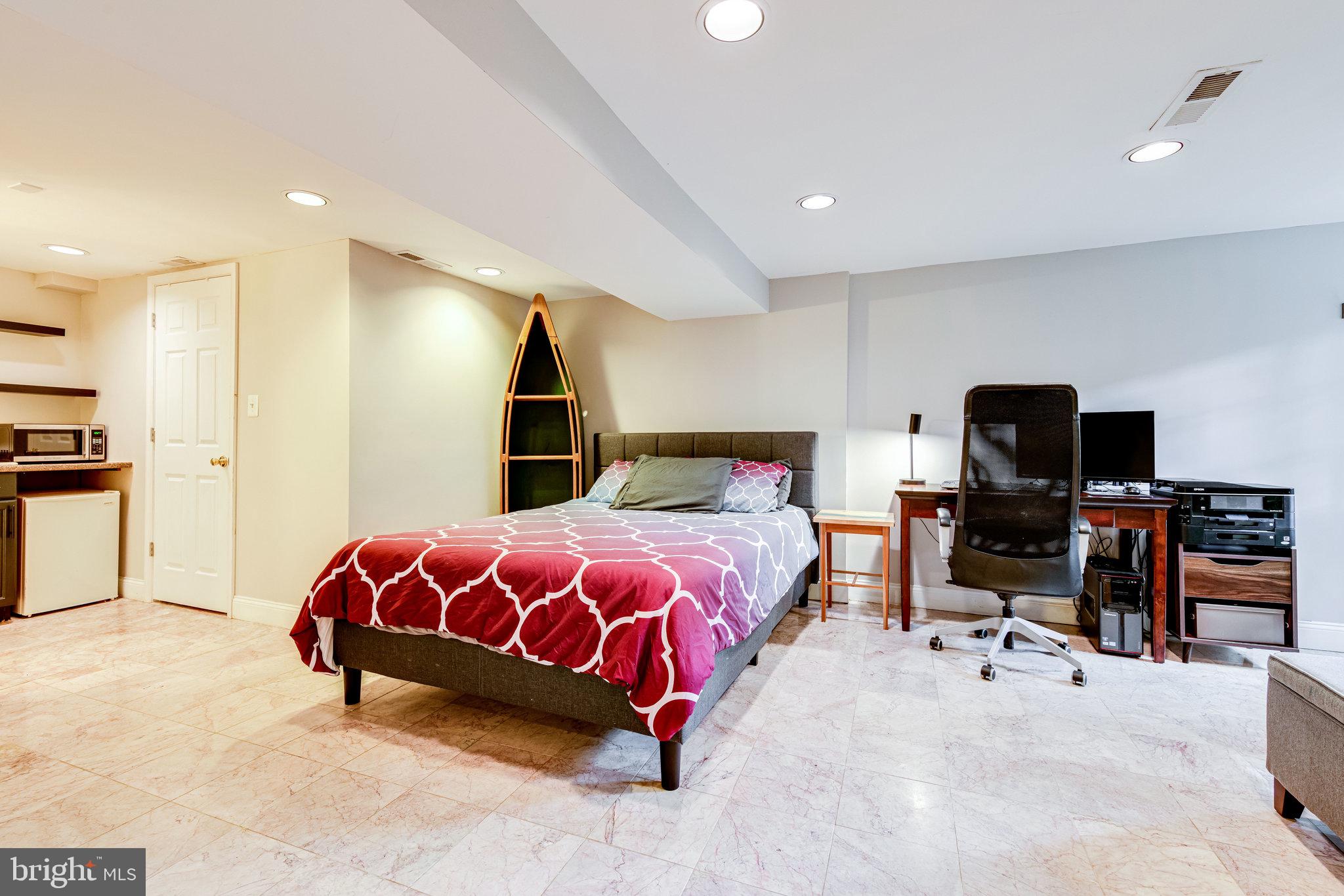 WARWICK VILLAGE - Residential Lease