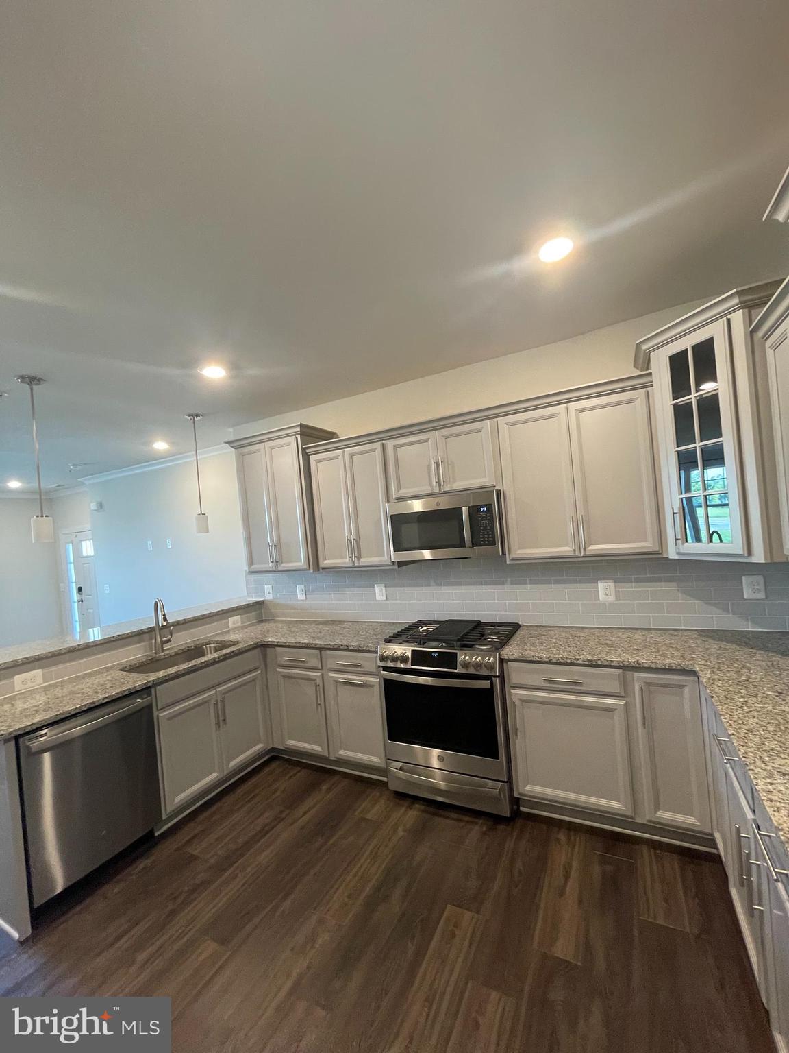 WESTVIEW SOUTH - Residential Lease