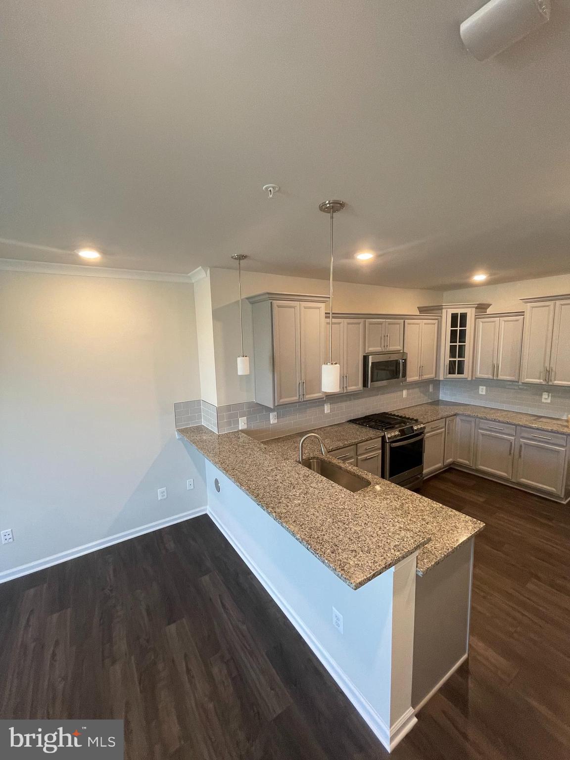 WESTVIEW SOUTH - Residential Lease