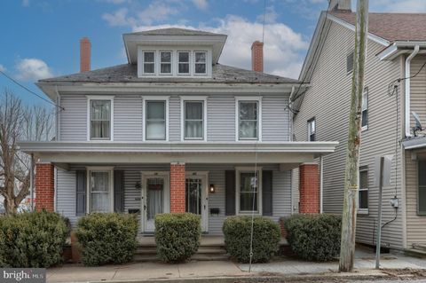 Townhouse For Sale - 40 S White Oak Street<br/> ANNVILLE, PA 17003