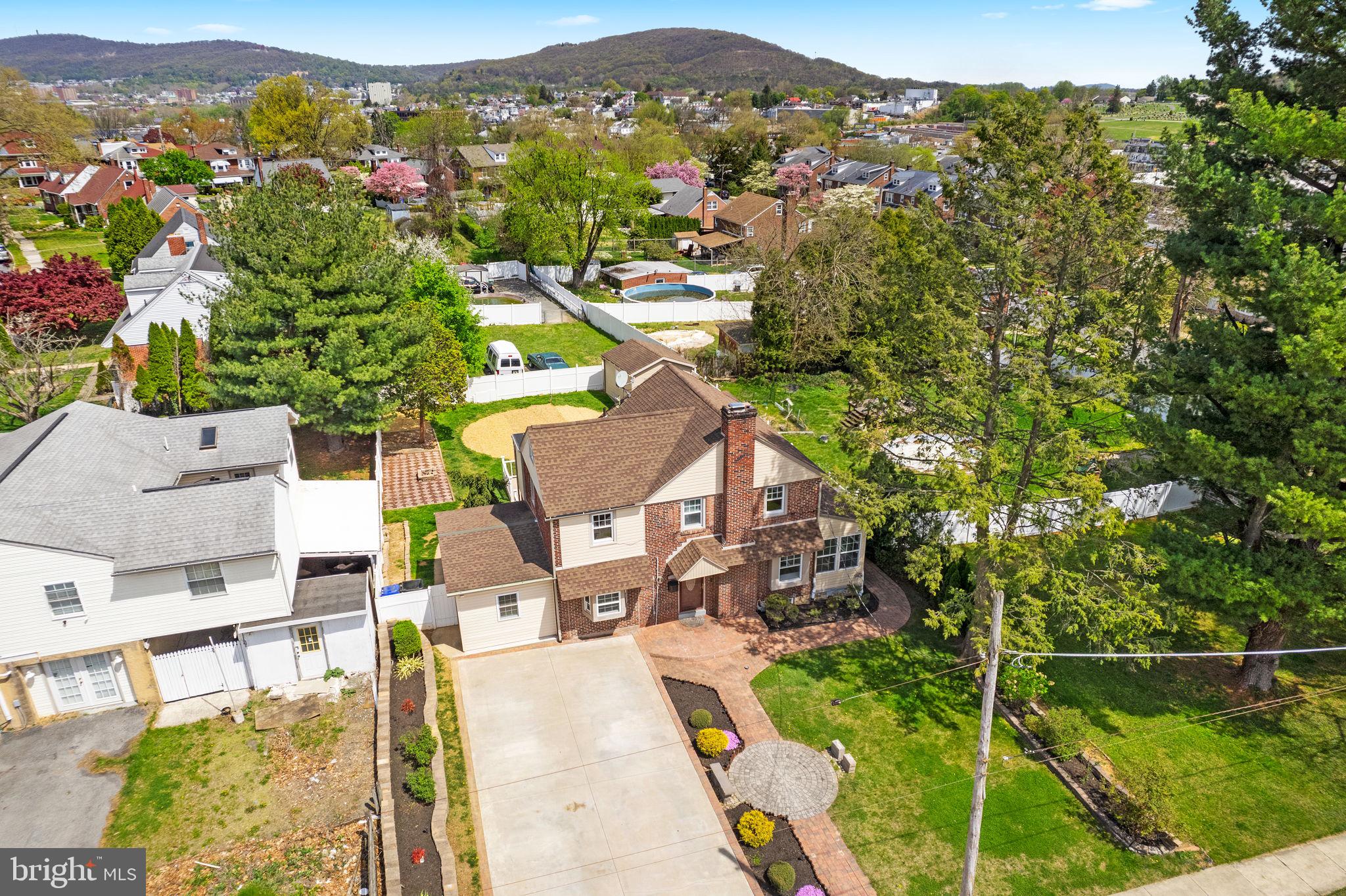 BROOKFIELD MANOR - Residential