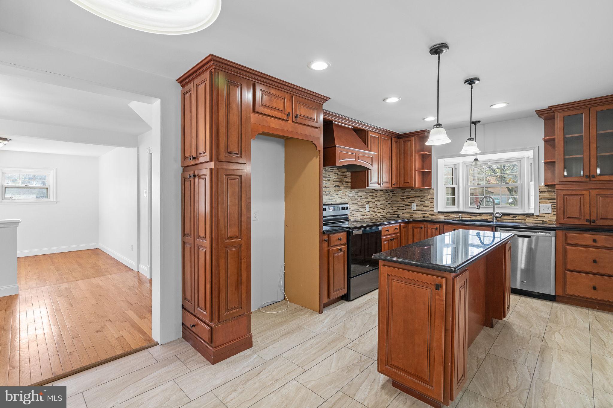 BROOKFIELD MANOR - Residential