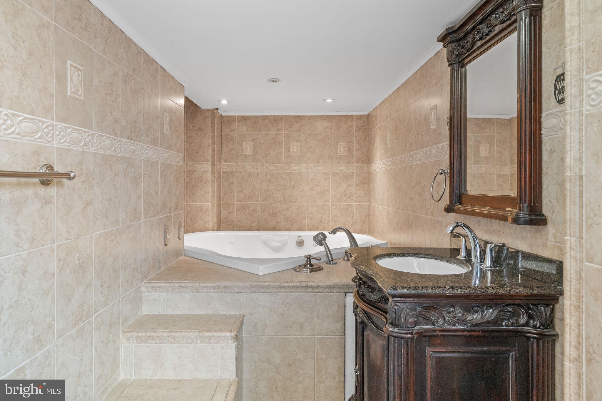 BROOKFIELD MANOR - Residential