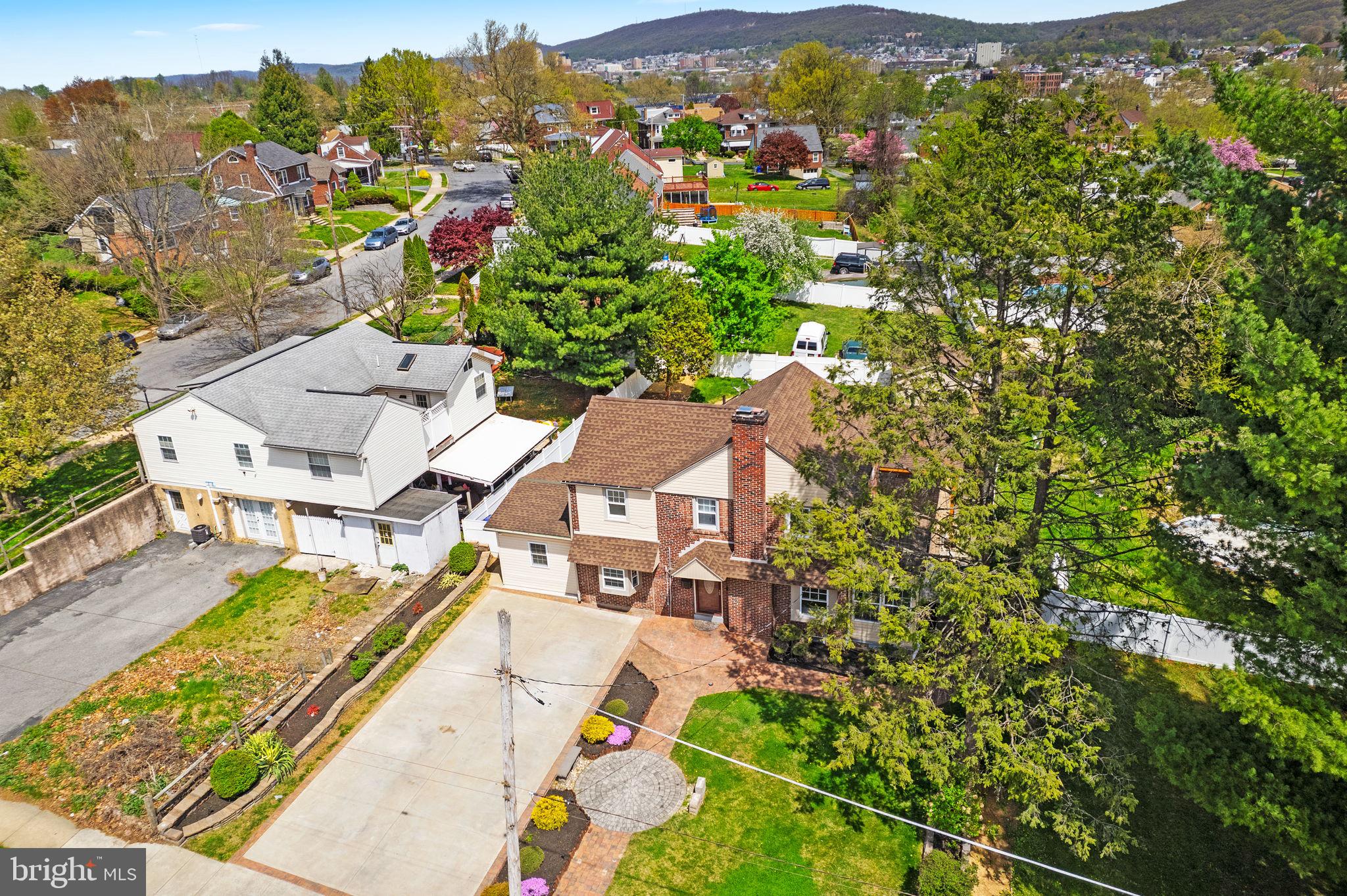 BROOKFIELD MANOR - Residential