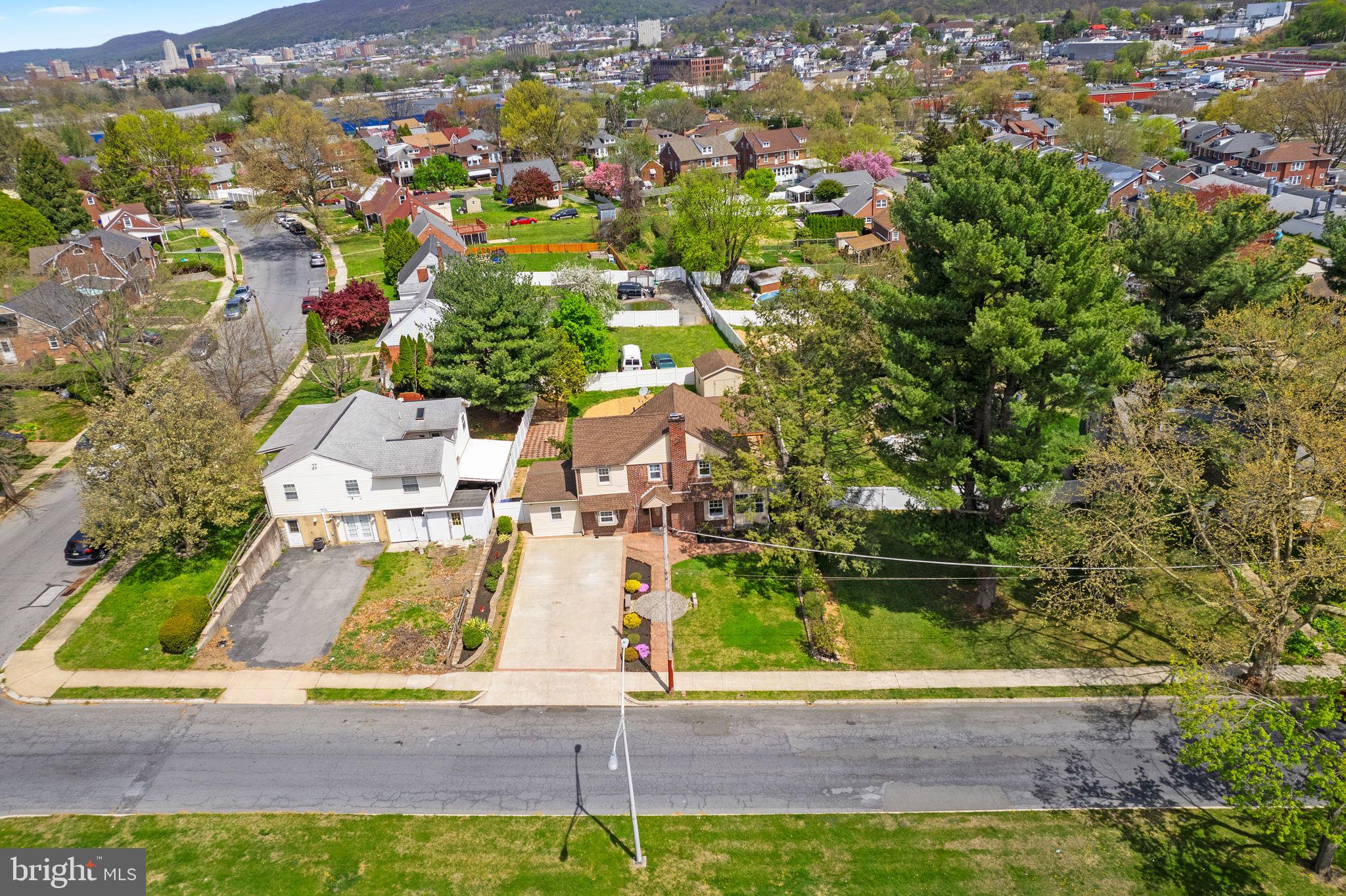 BROOKFIELD MANOR - Residential