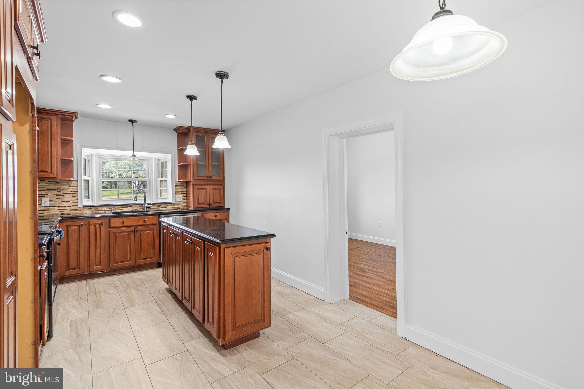 BROOKFIELD MANOR - Residential