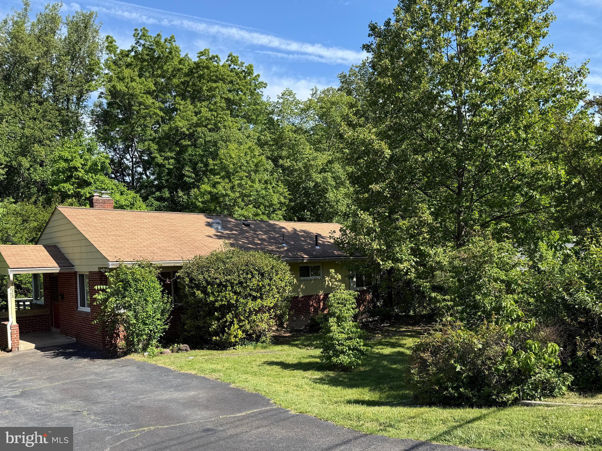 BROYHILL CREST - Residential