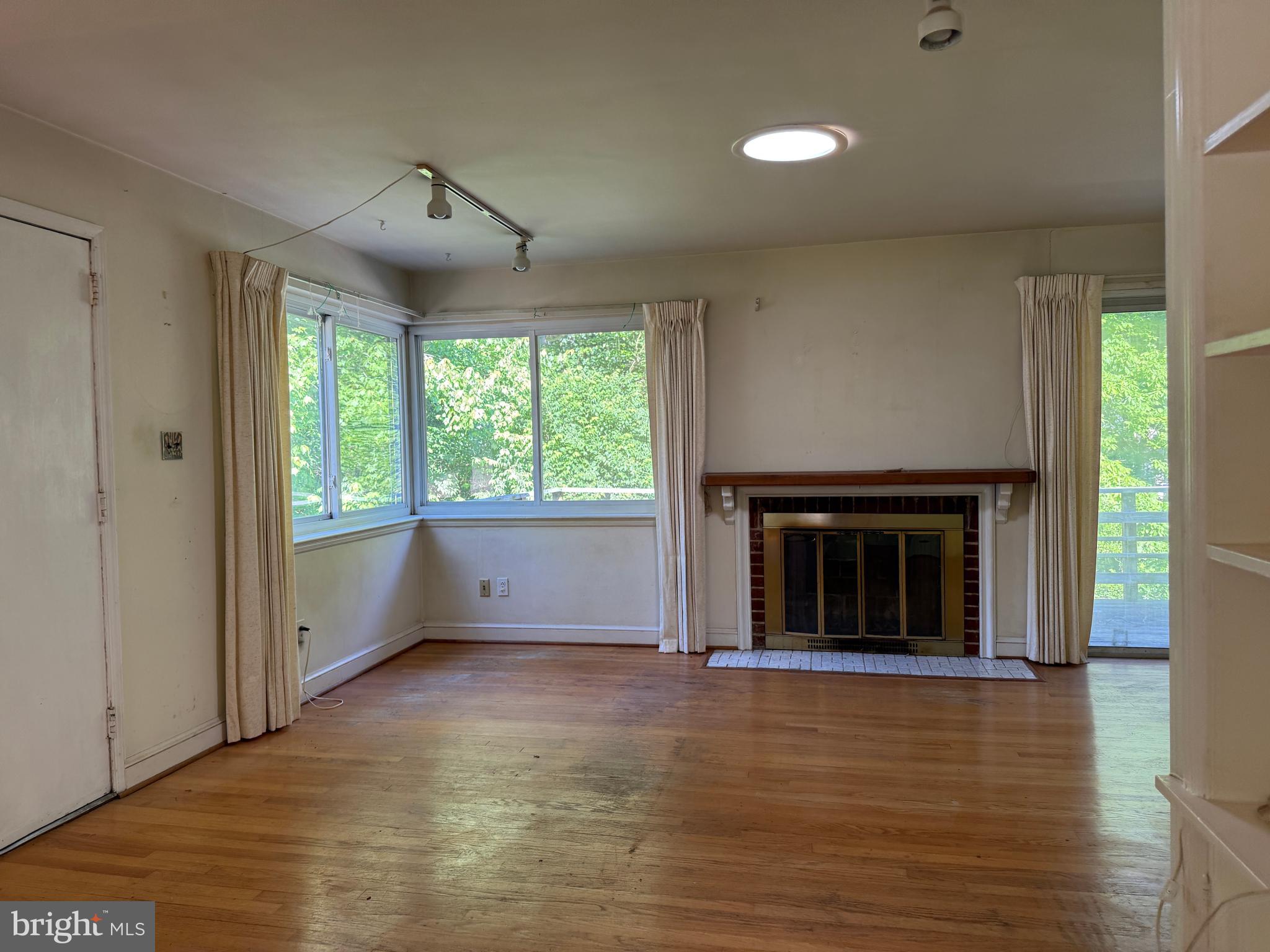 BROYHILL CREST - Residential
