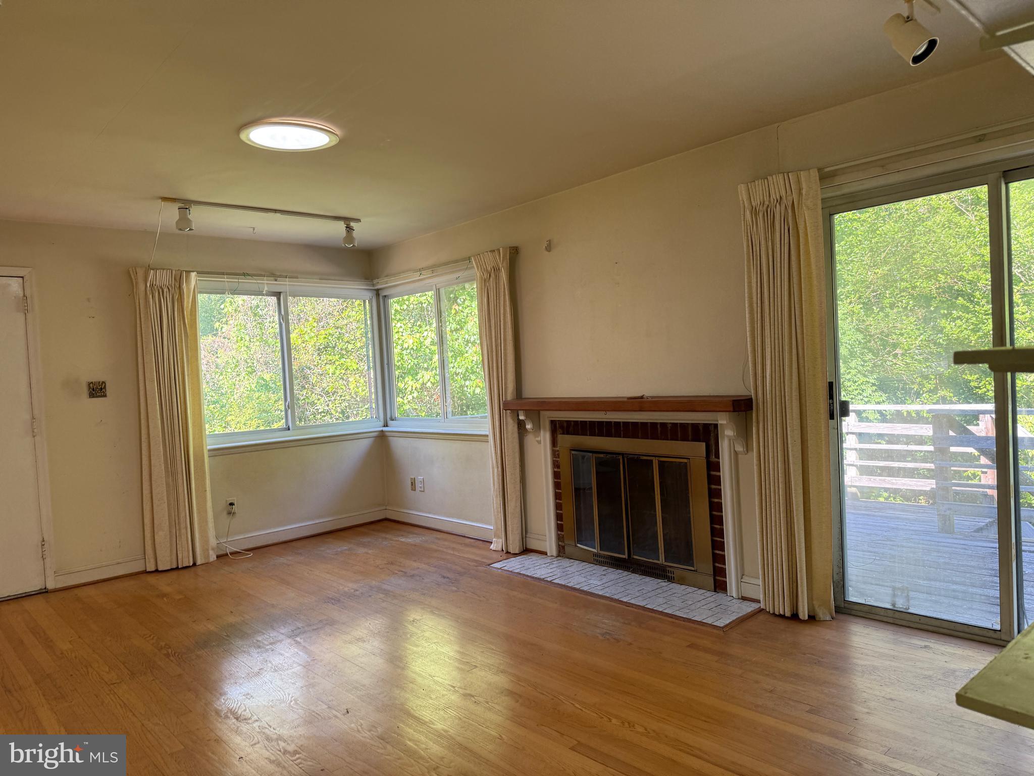 BROYHILL CREST - Residential