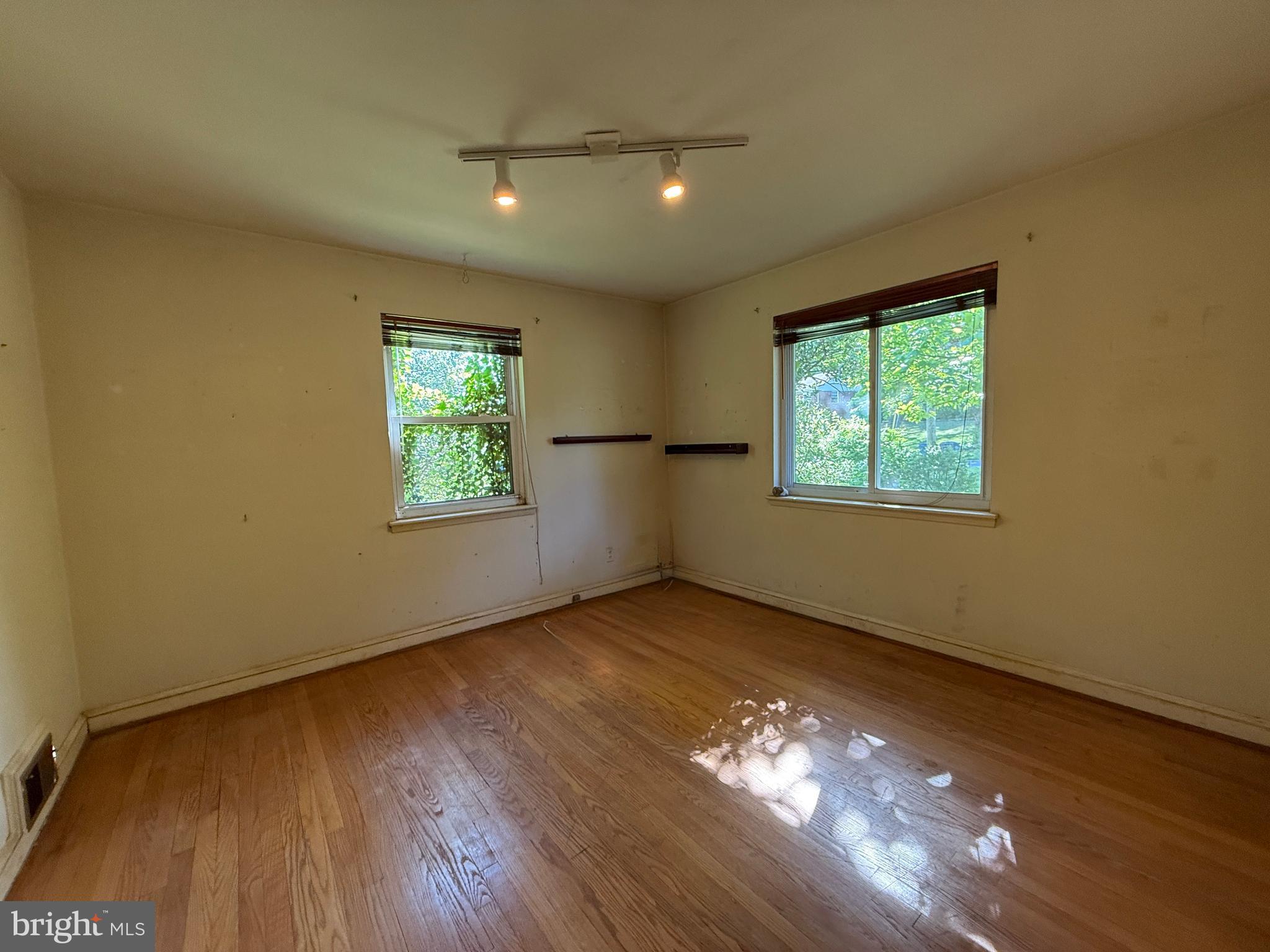 BROYHILL CREST - Residential