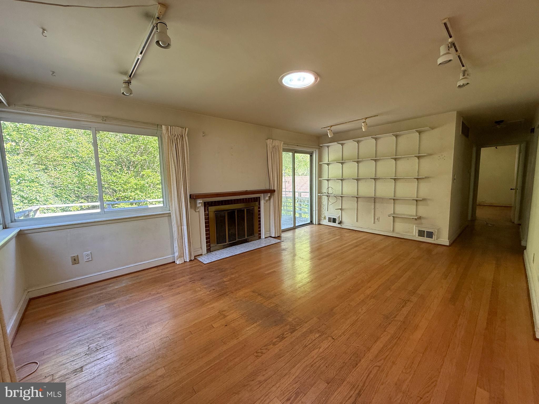 BROYHILL CREST - Residential