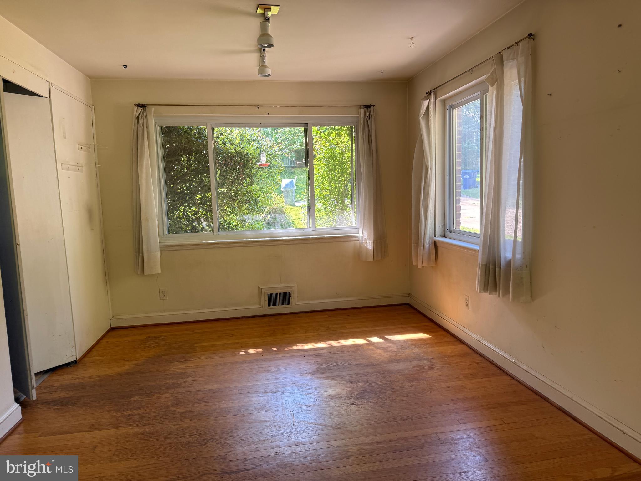 BROYHILL CREST - Residential