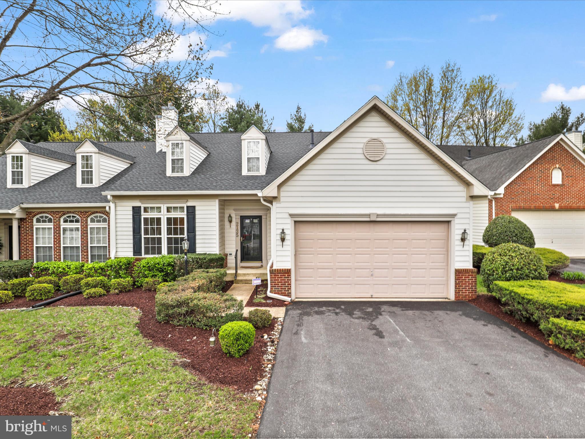 2135 VITTORIA COURT 33
