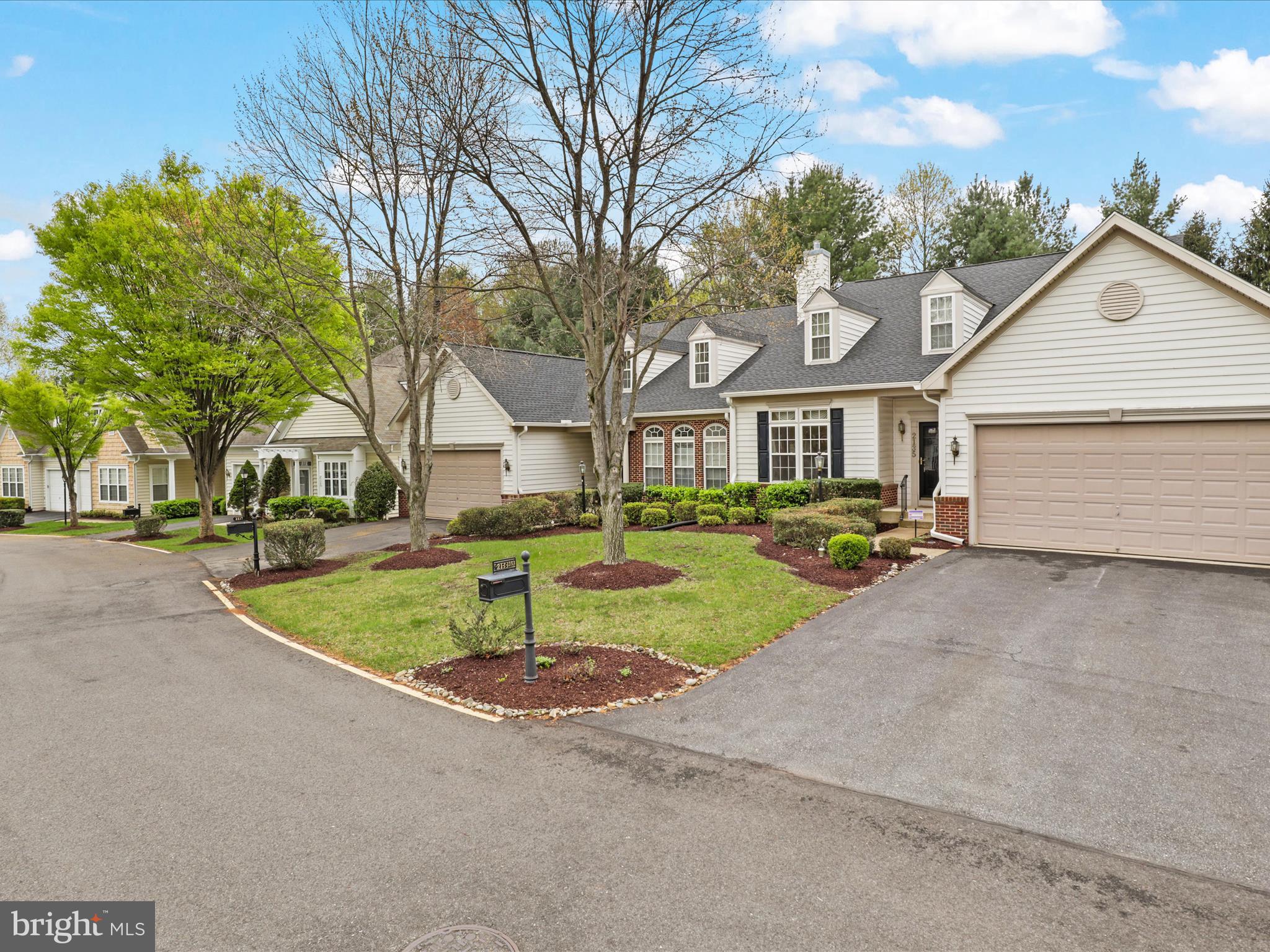 2135 VITTORIA COURT 33