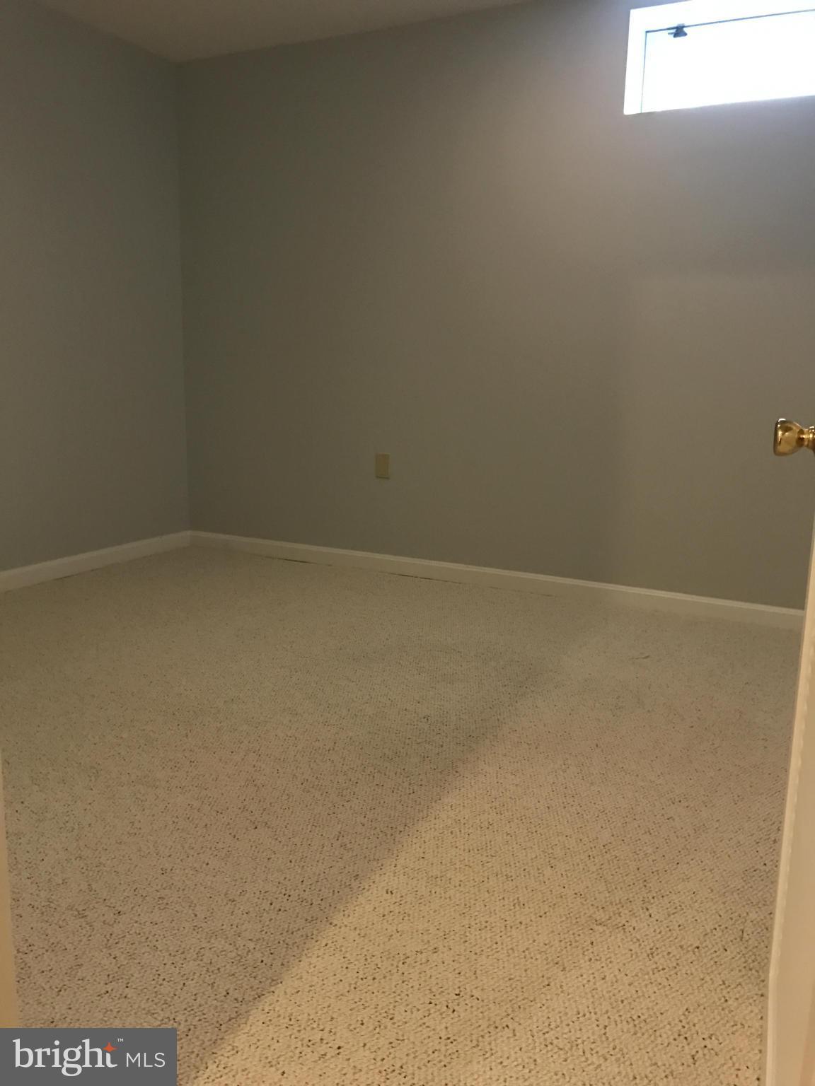 BROOKE MANOR FARMS - Residential Lease