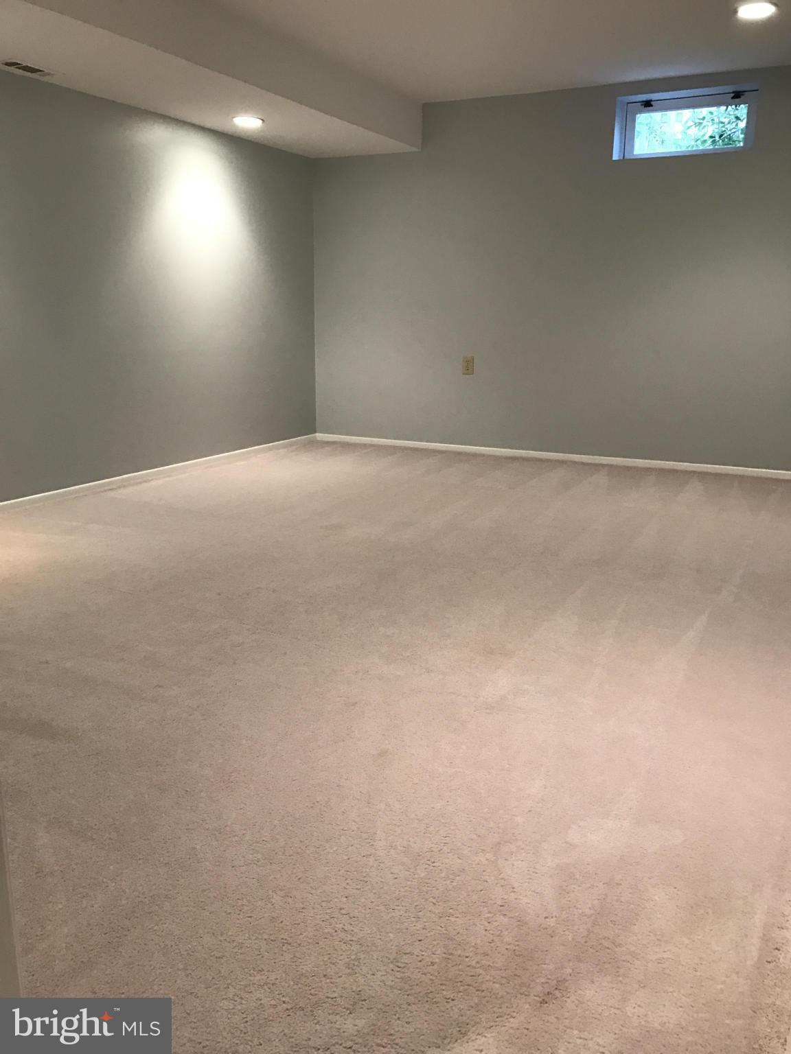 BROOKE MANOR FARMS - Residential Lease