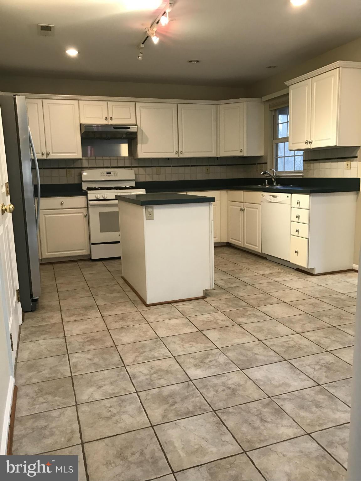 BROOKE MANOR FARMS - Residential Lease