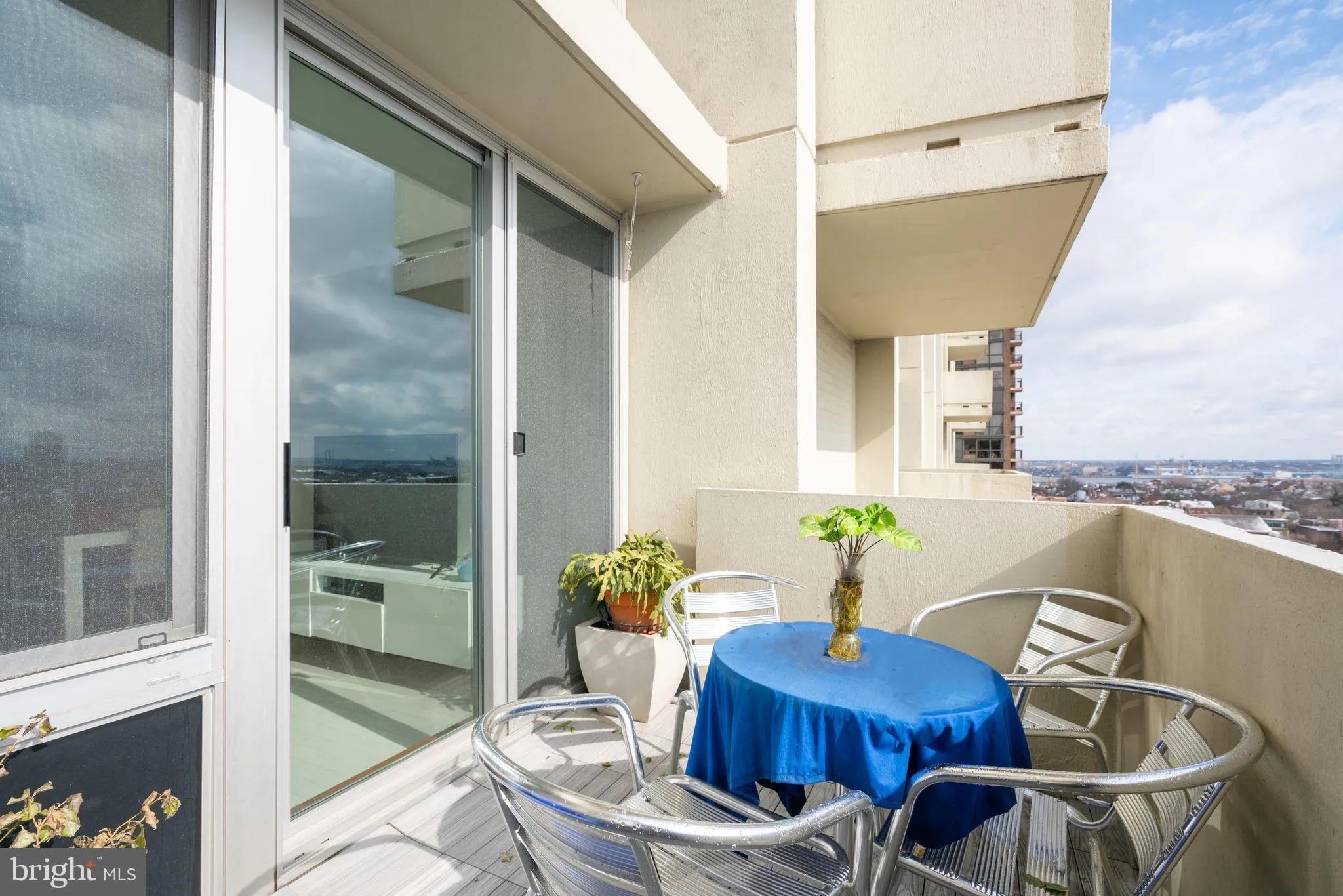 Philadelphia, Pennsylvania 19106, United States, 1 Bedroom Bedrooms, ,1 BathroomBathrooms,Residential,Contingent,64822