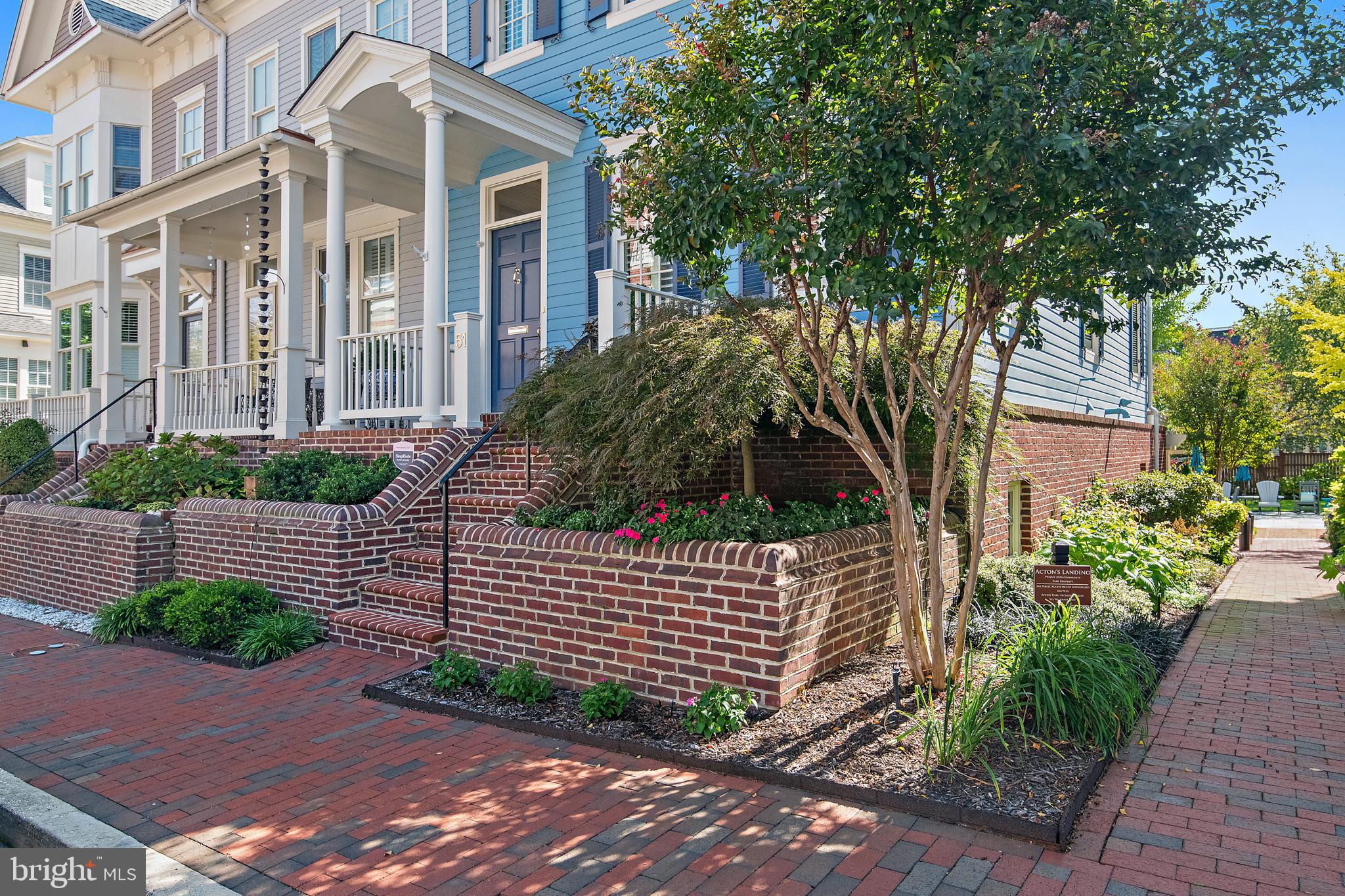 51 RICHARDS LANE