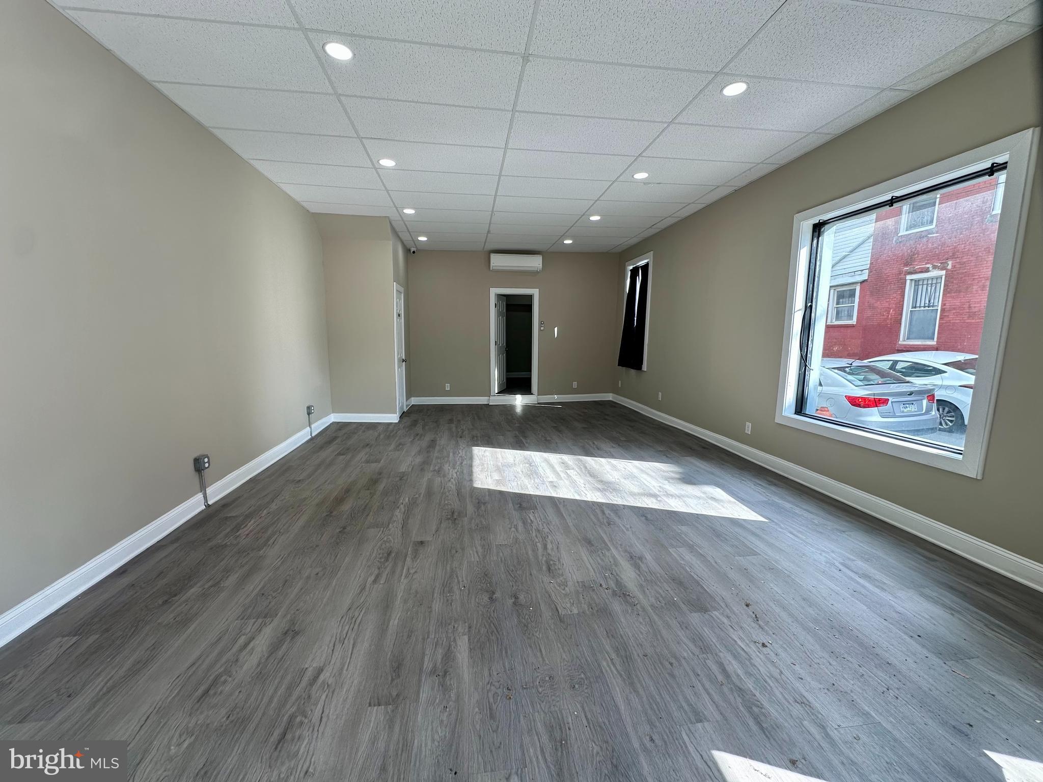 POINT BREEZE - Commercial Lease