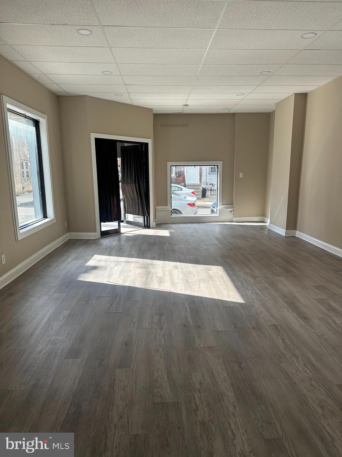 POINT BREEZE - Commercial Lease