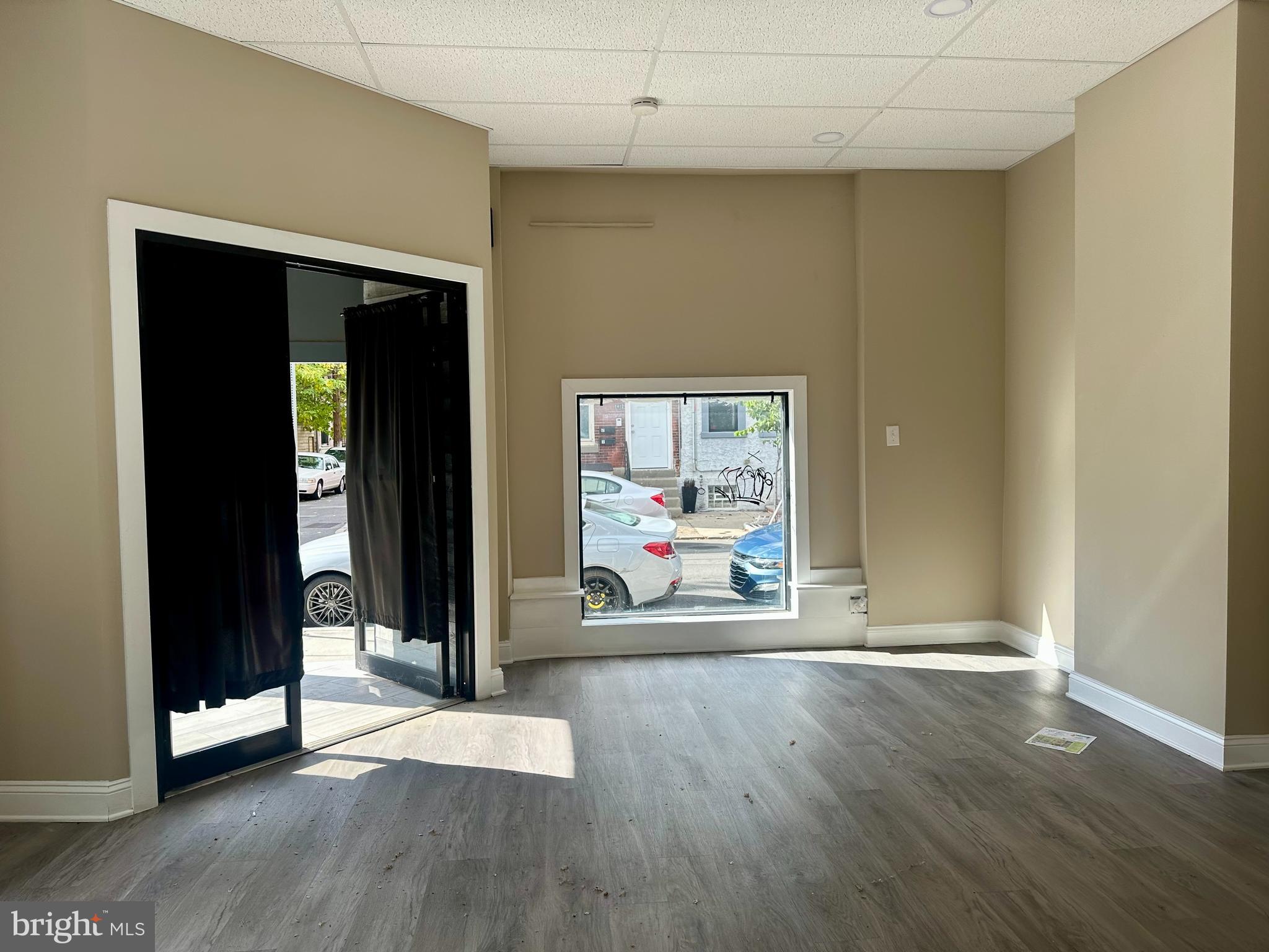 POINT BREEZE - Commercial Lease