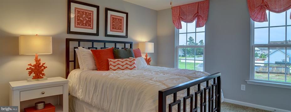 CREEKSIDE VILLAGE - Residential