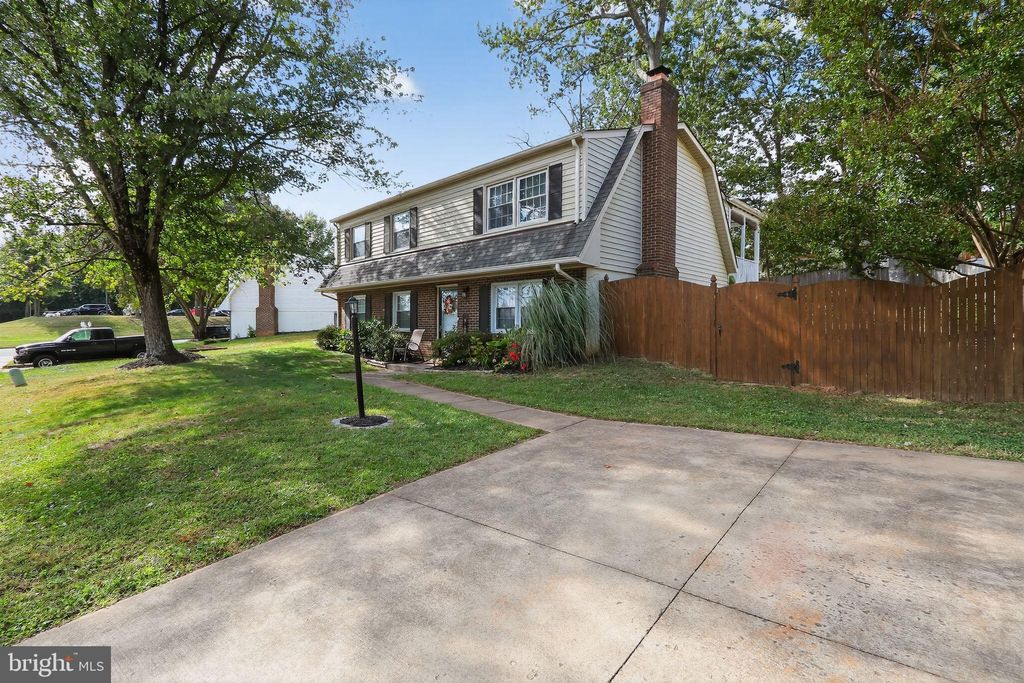 Photo of 13918 Lynhurst Drive, WOODBRIDGE, VA 22193 (MLS # VAPW2105638)