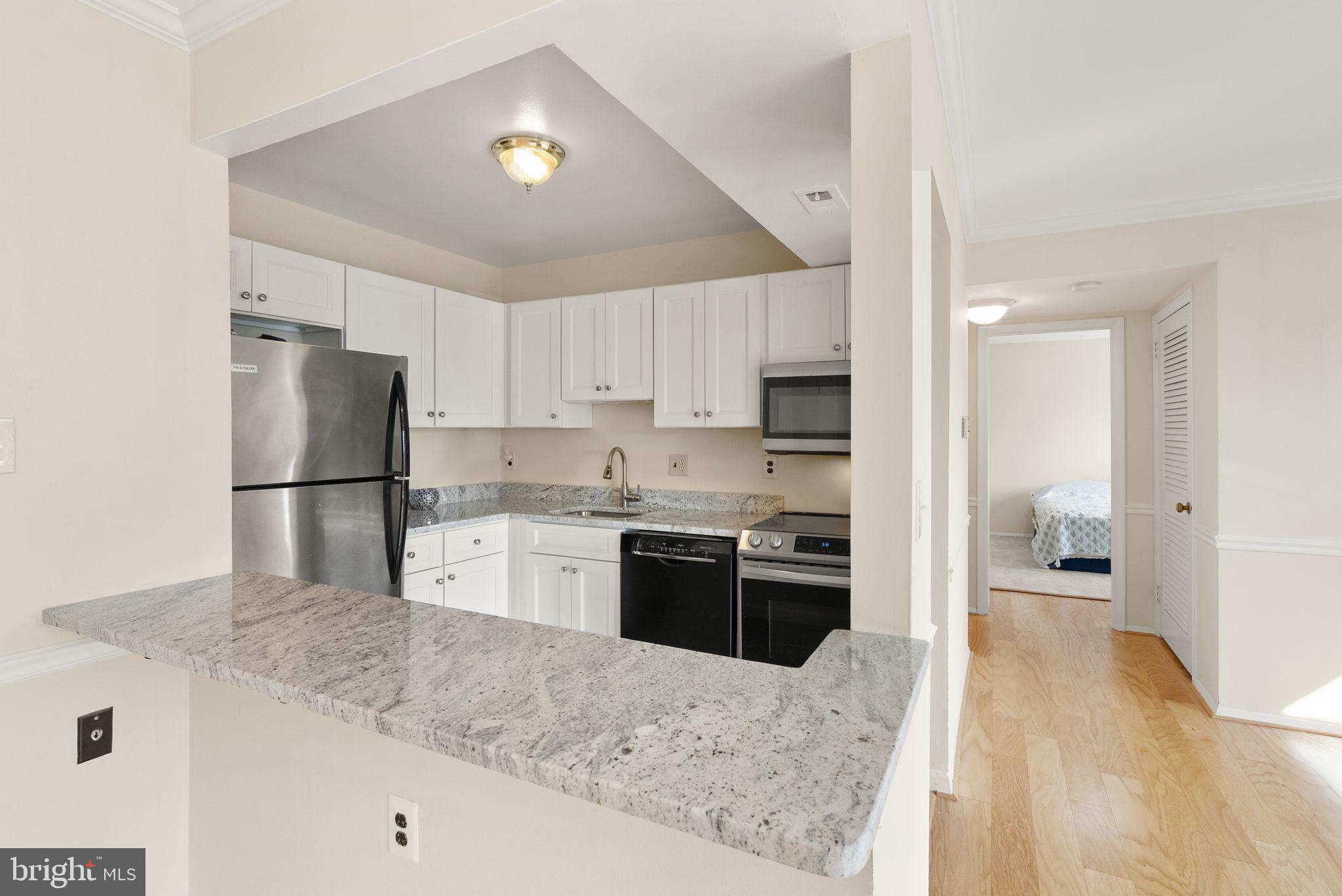 COUNTRY CLUB GREEN - Residential