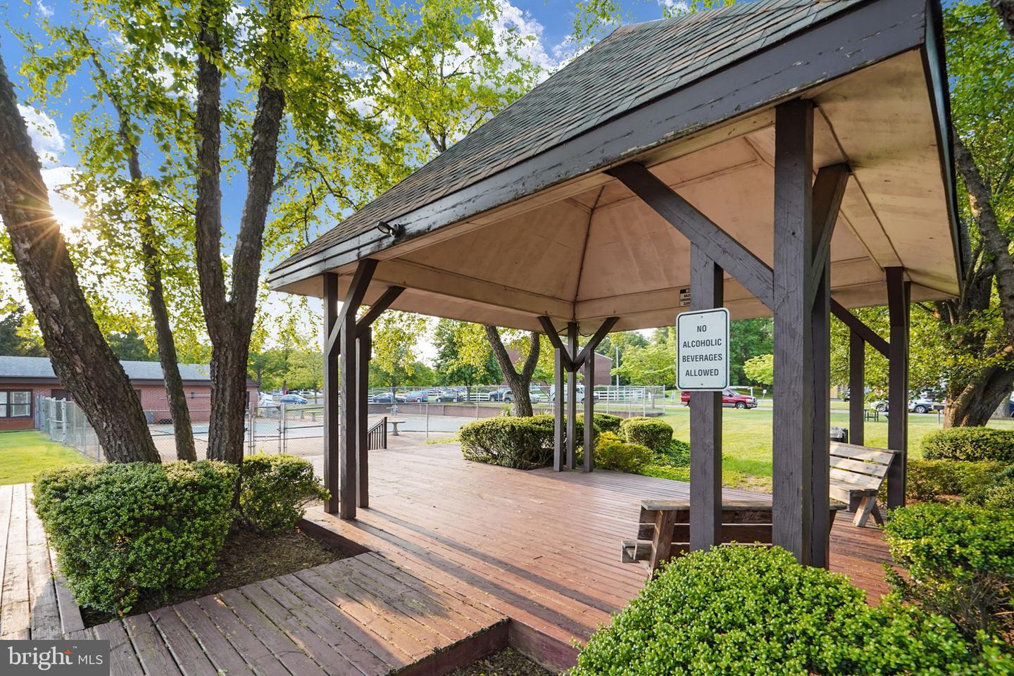 COUNTRY CLUB GREEN - Residential