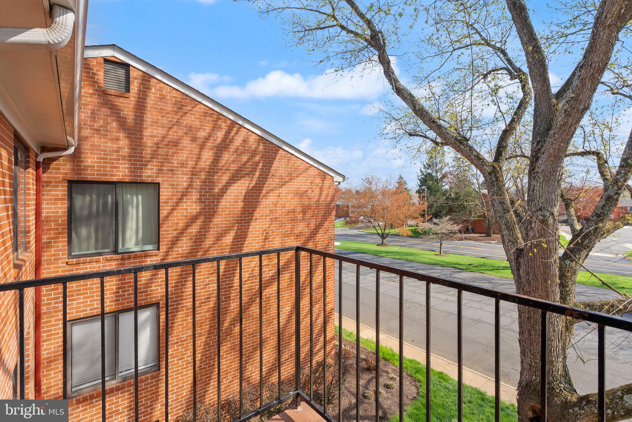 COUNTRY CLUB GREEN - Residential