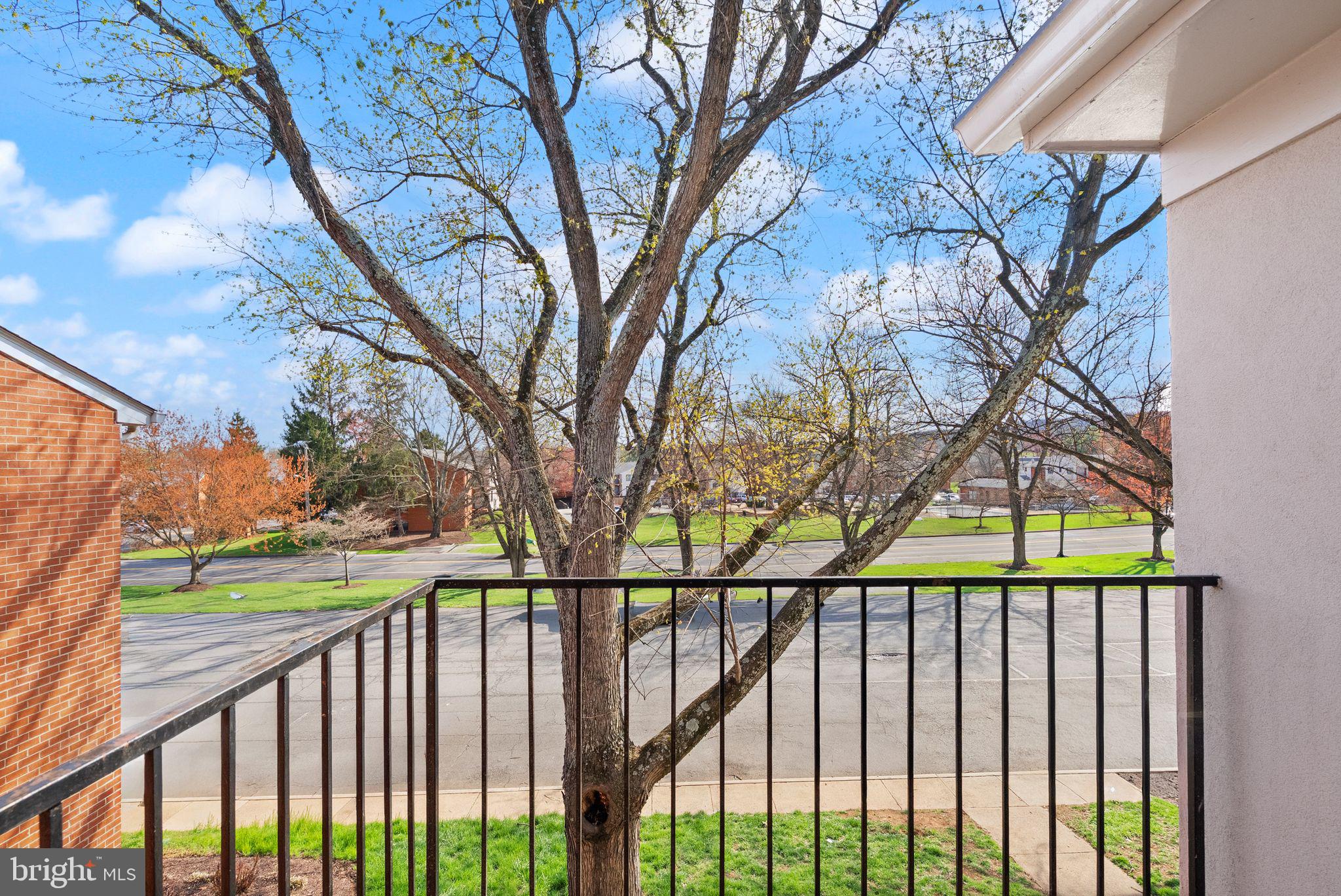 COUNTRY CLUB GREEN - Residential