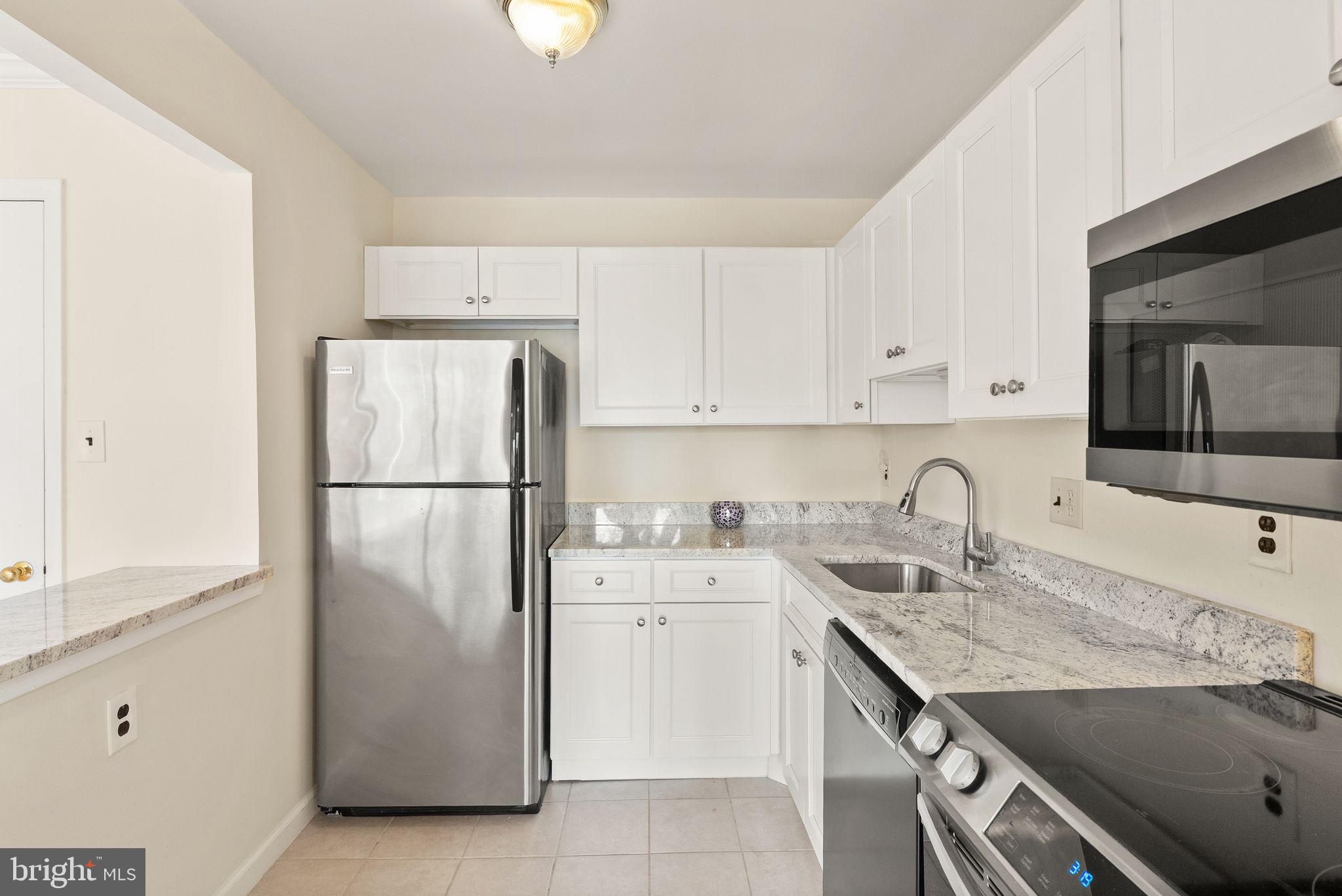 COUNTRY CLUB GREEN - Residential