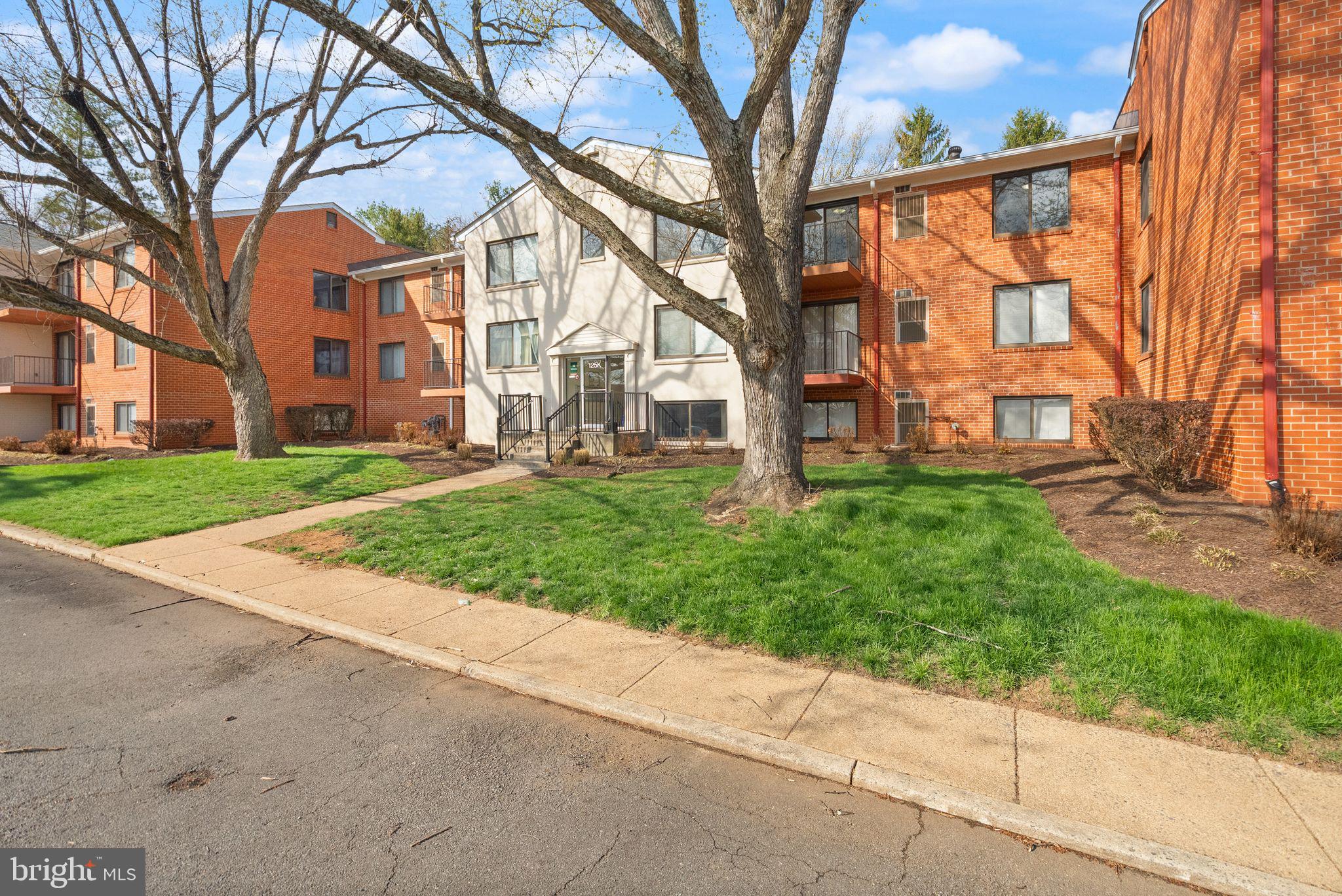 COUNTRY CLUB GREEN - Residential