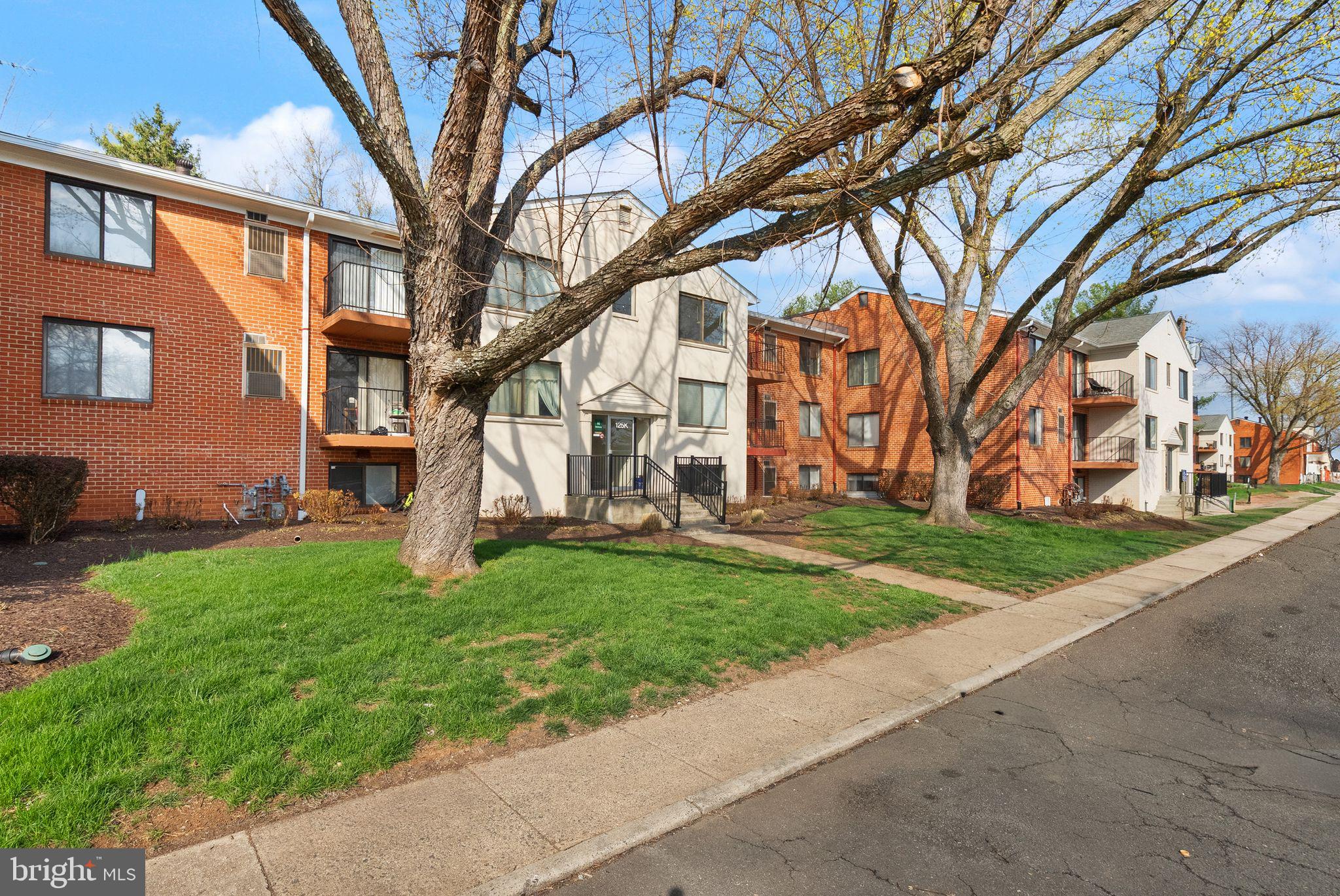 COUNTRY CLUB GREEN - Residential