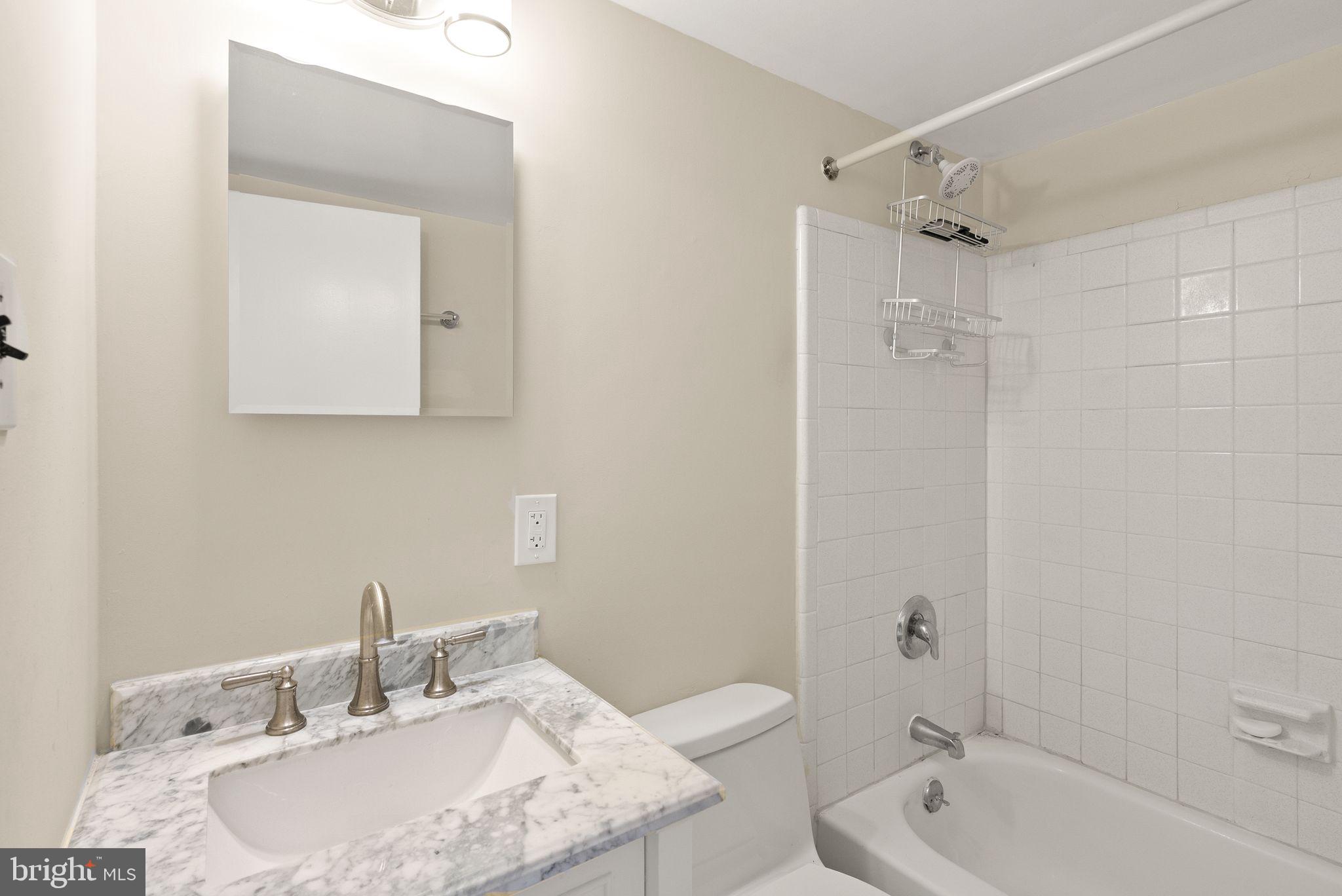 COUNTRY CLUB GREEN - Residential