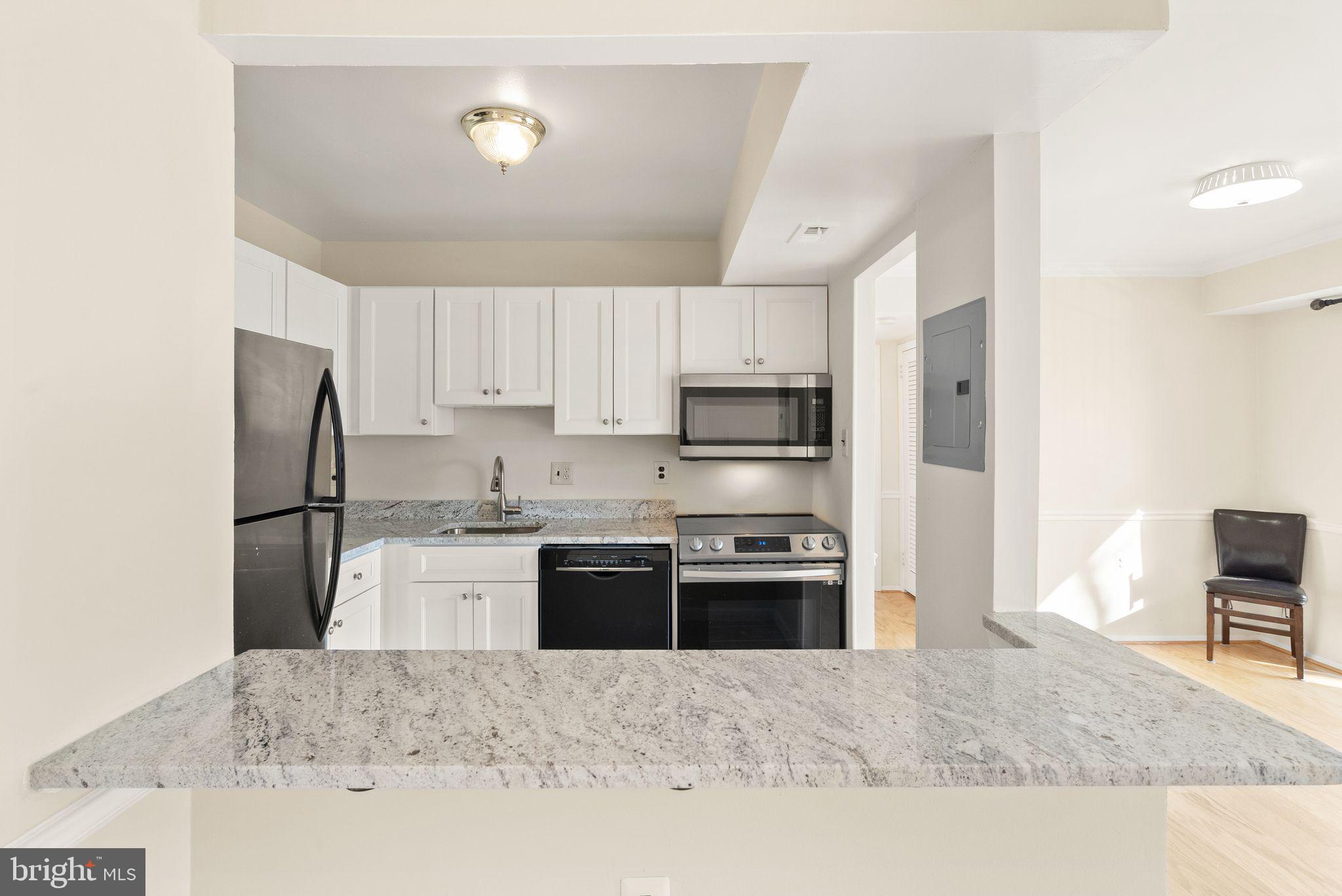 COUNTRY CLUB GREEN - Residential