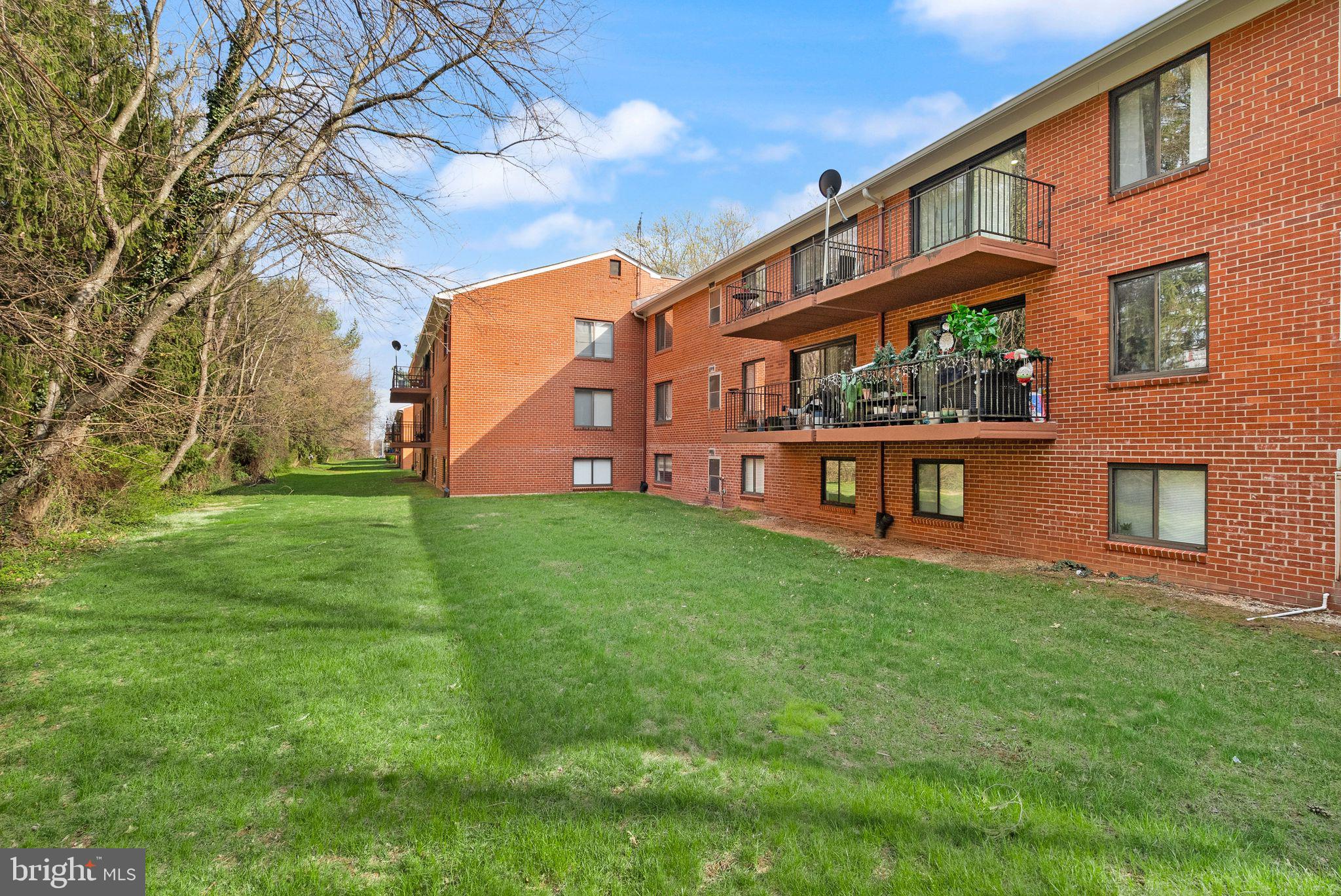 COUNTRY CLUB GREEN - Residential