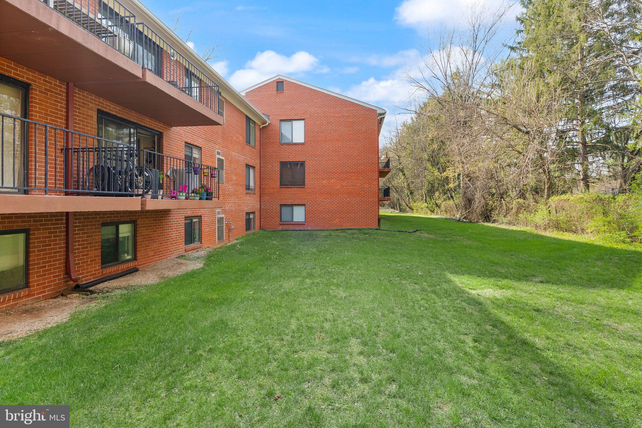 COUNTRY CLUB GREEN - Residential