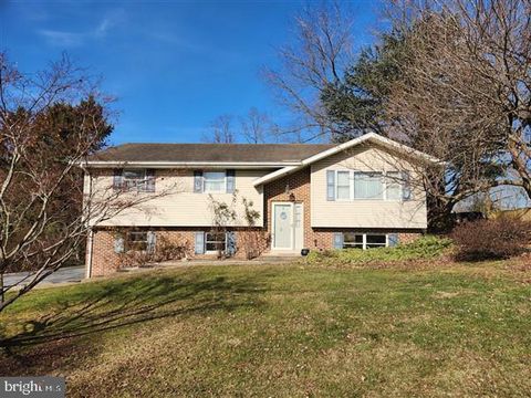Photo of 58 Persimmon Lane, Elizabethtown, PA 17022 (MLS # PALA2053774)
