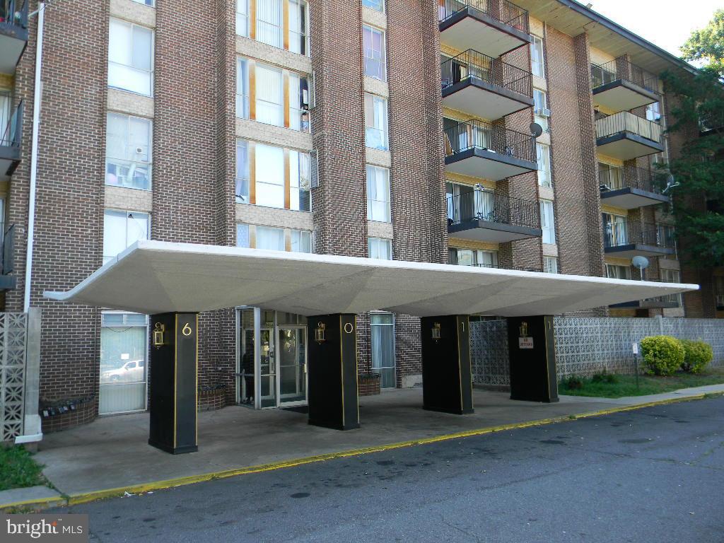 PARKWAY CONDOMINIUMS - Residential