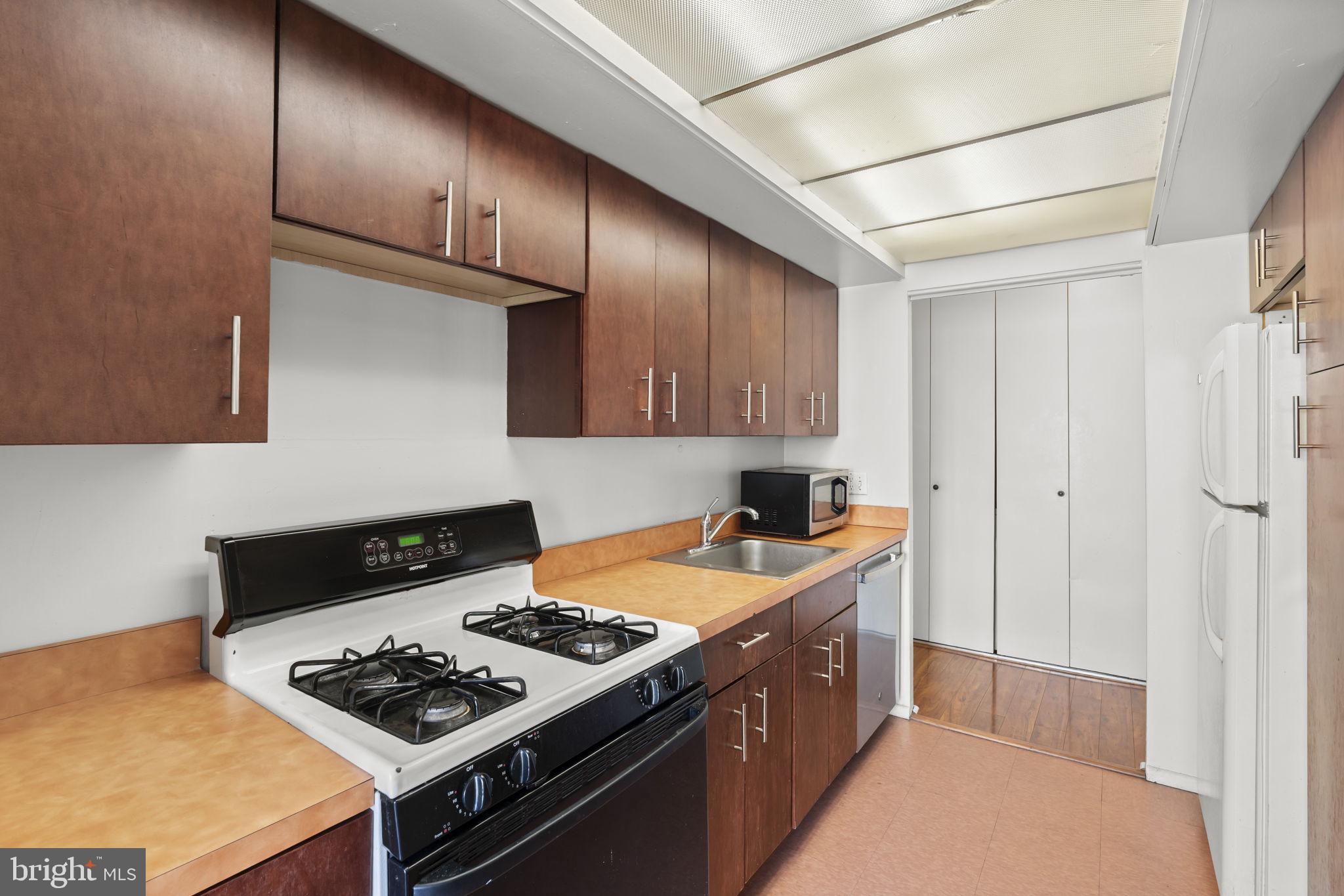 WASHINGTON SQ WEST - Residential