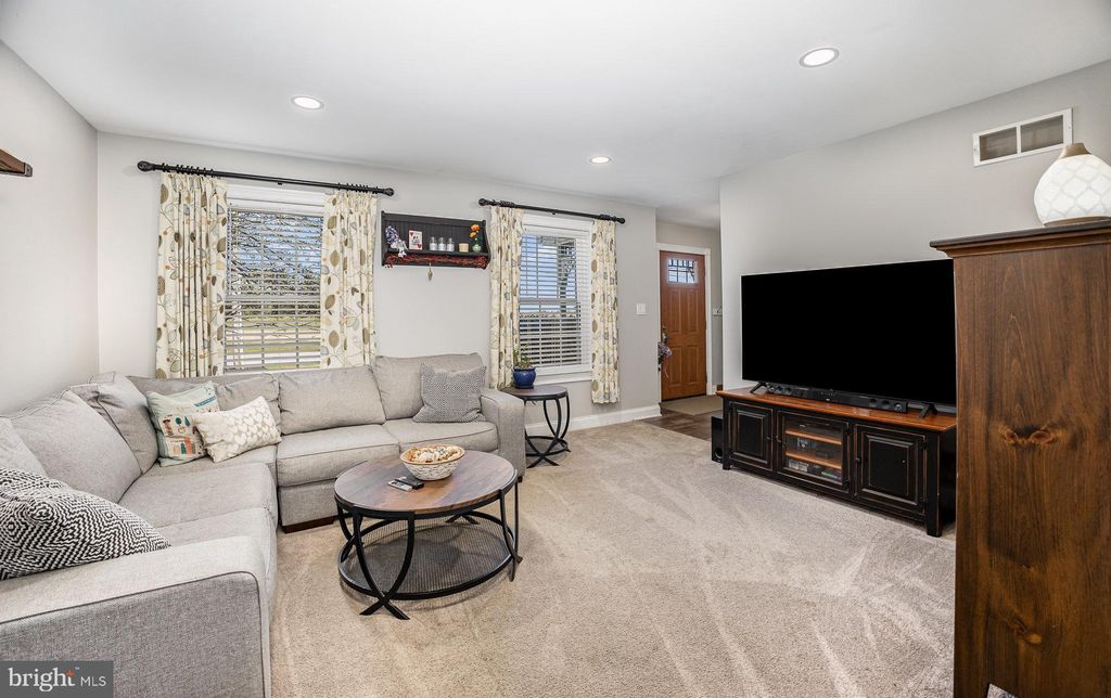 Photo of 907 Fruitville Pike, LITITZ, PA 17543 (MLS # PALA2065214)