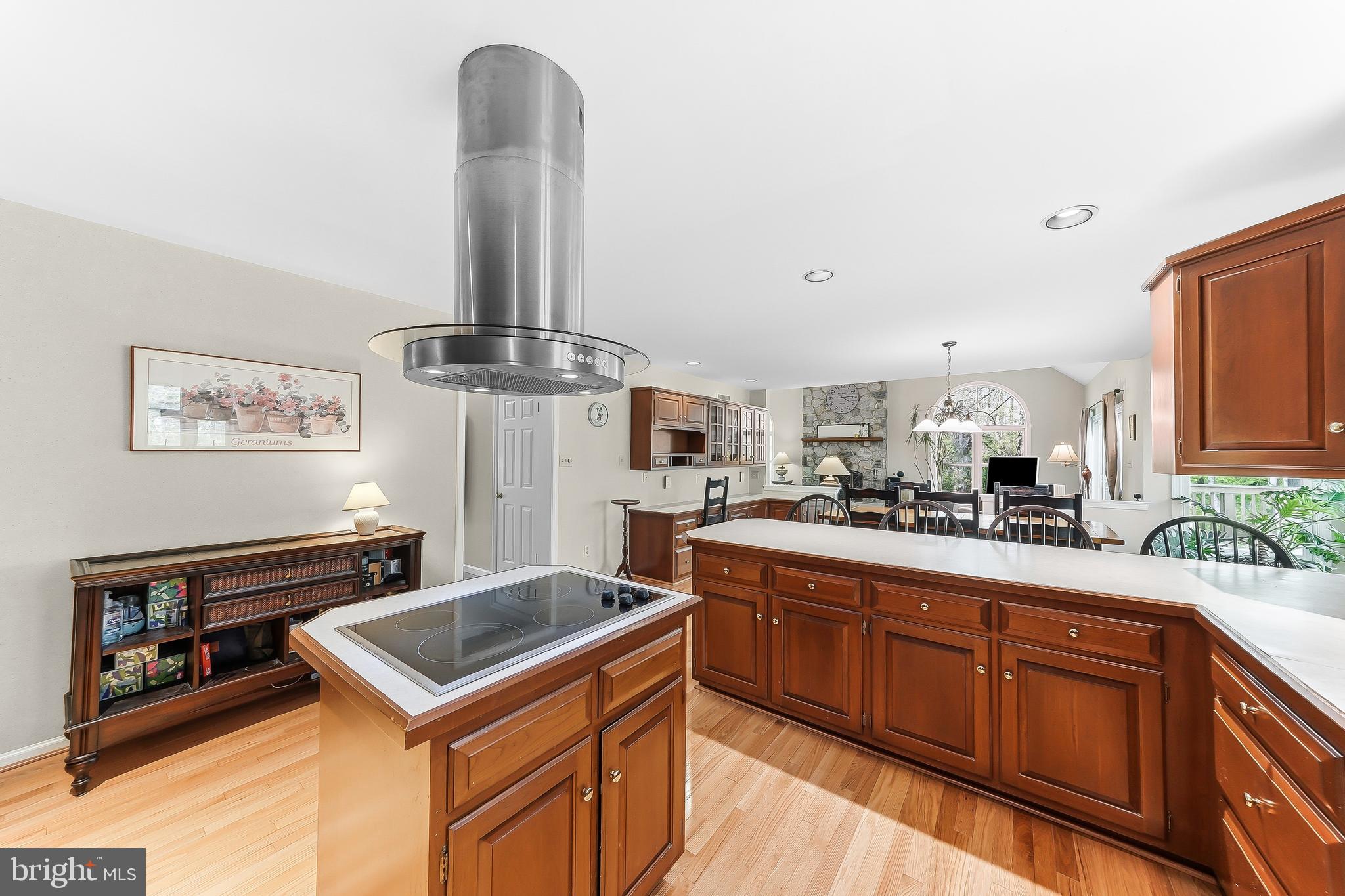 522 RIDGE DRIVE
