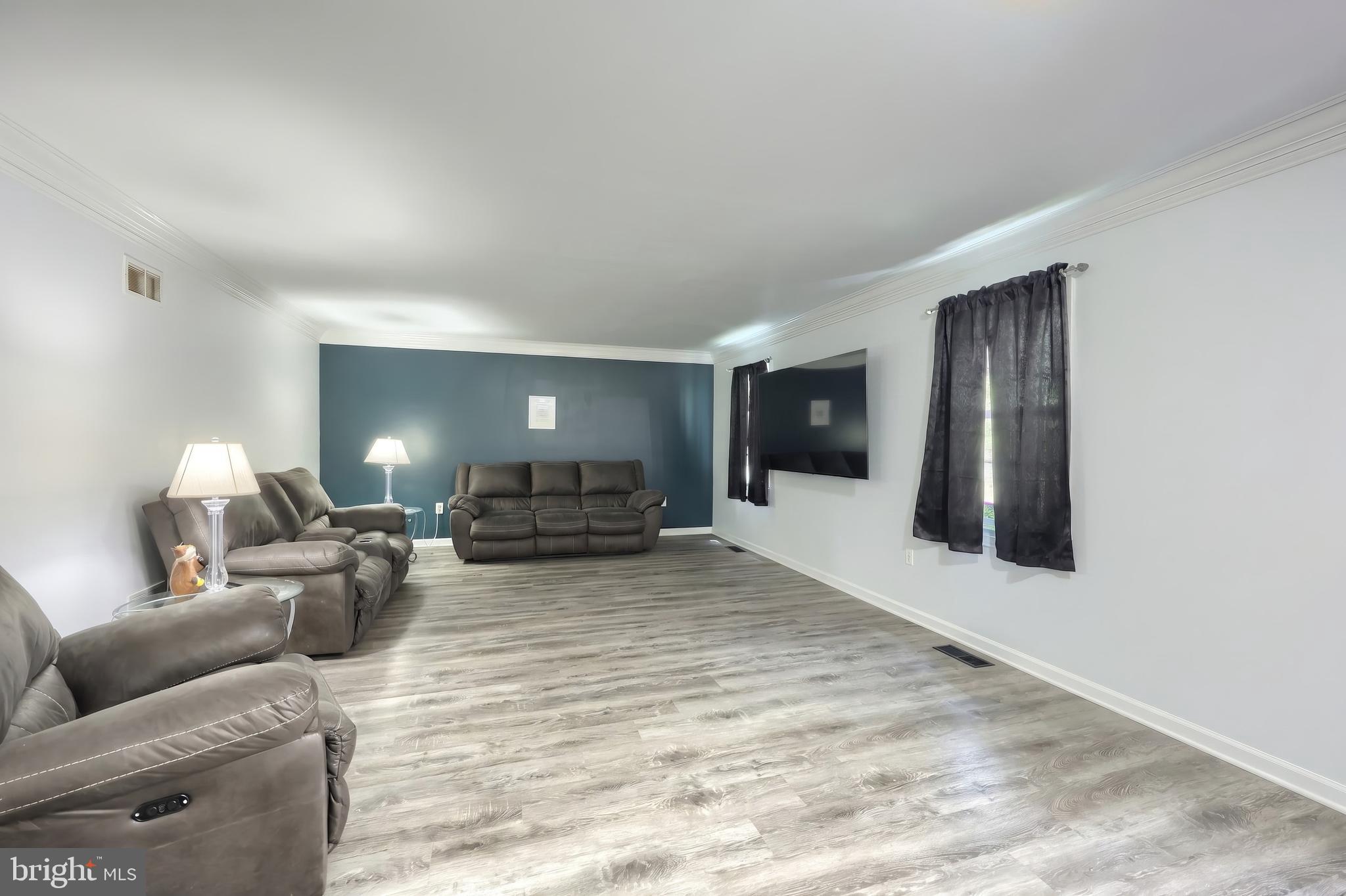 HAMPTON WOODS - Residential