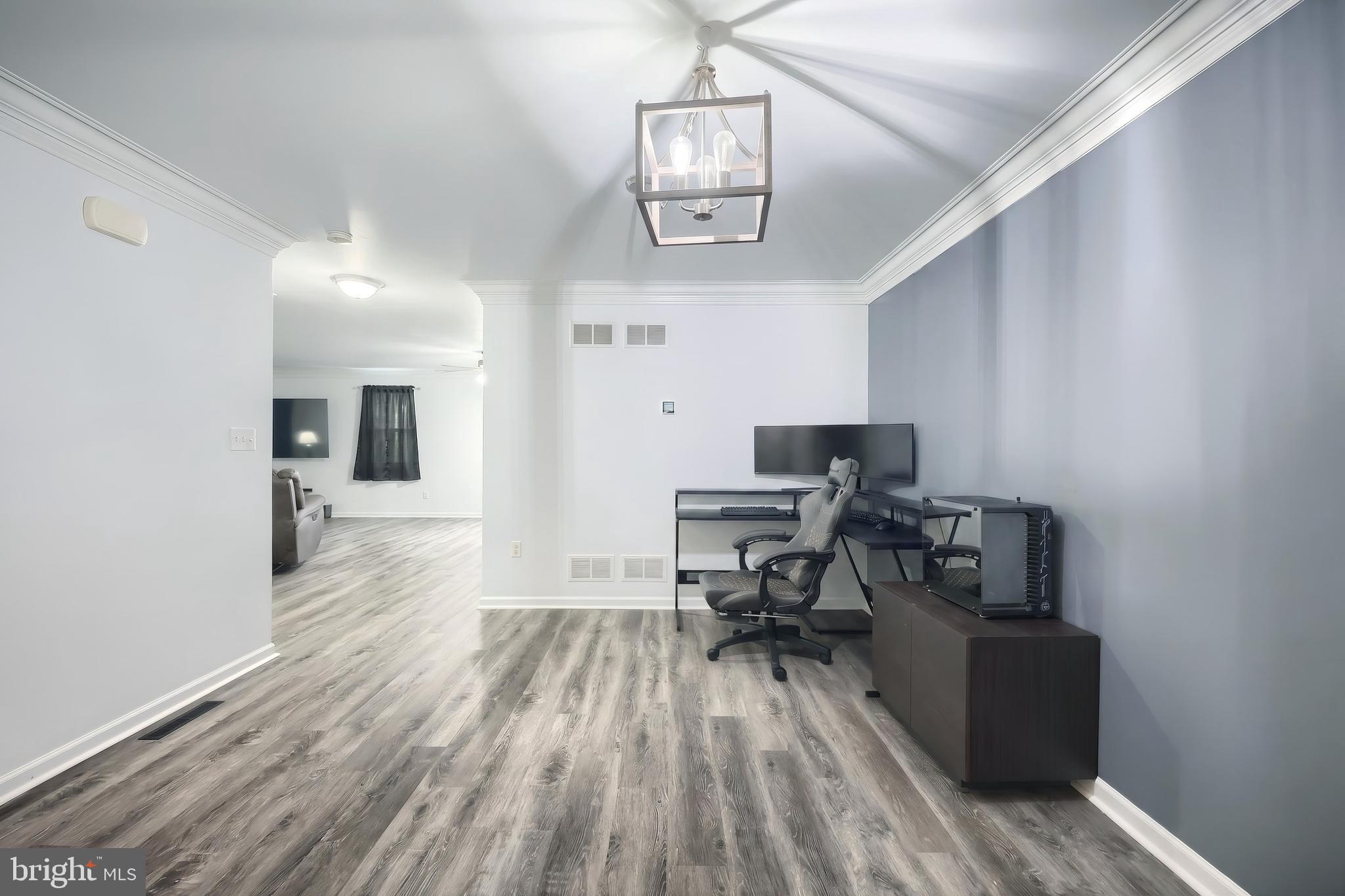 HAMPTON WOODS - Residential