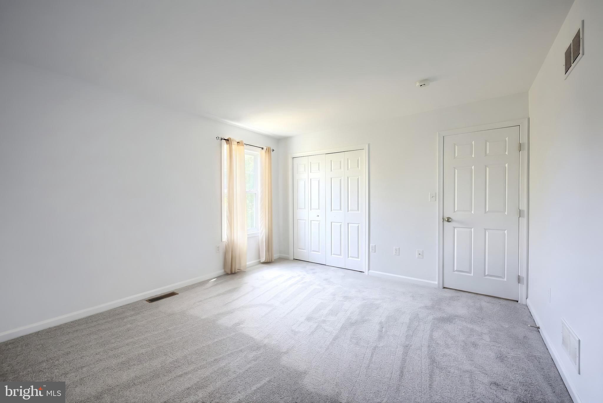 HAMPTON WOODS - Residential