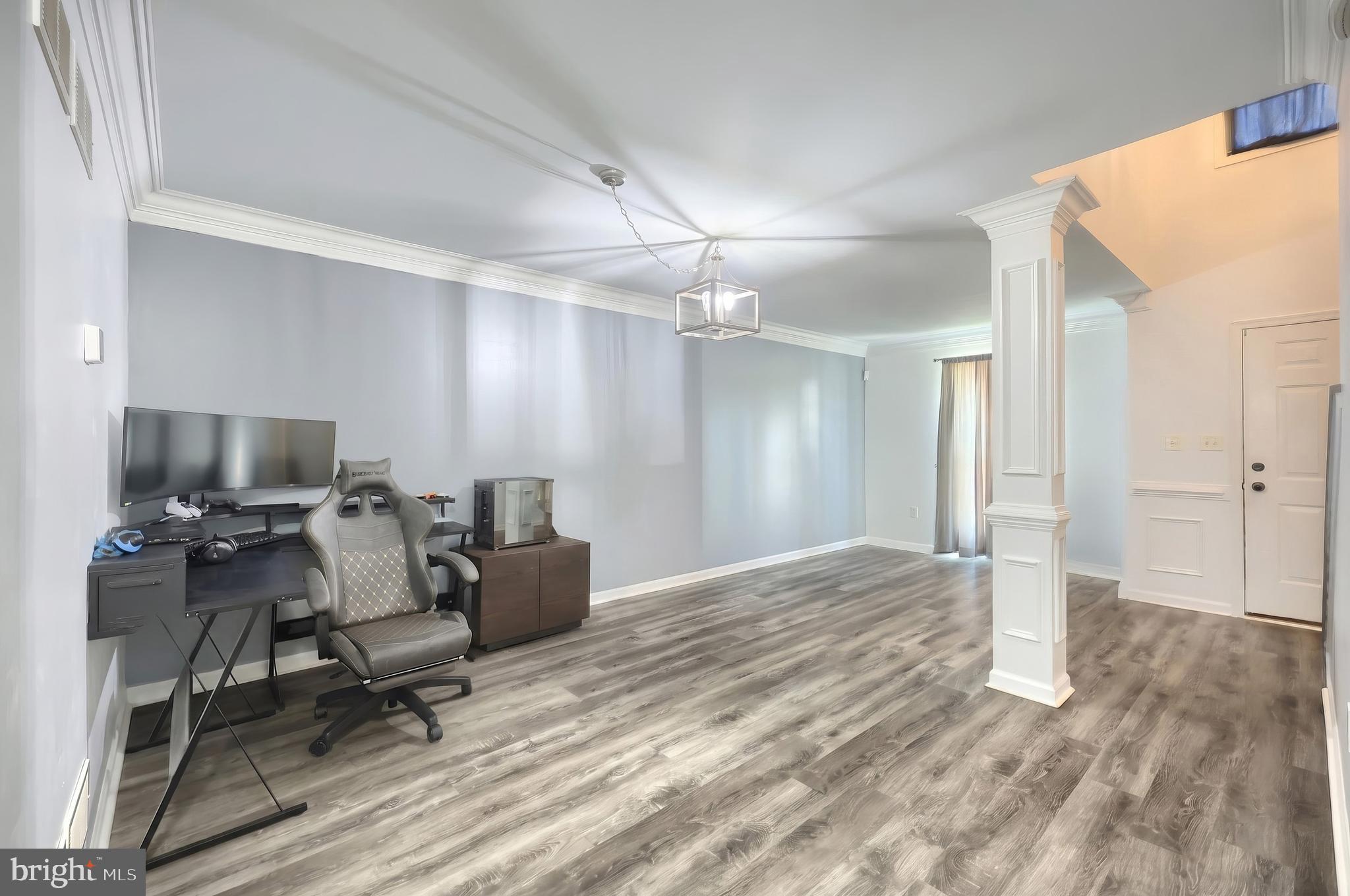 HAMPTON WOODS - Residential