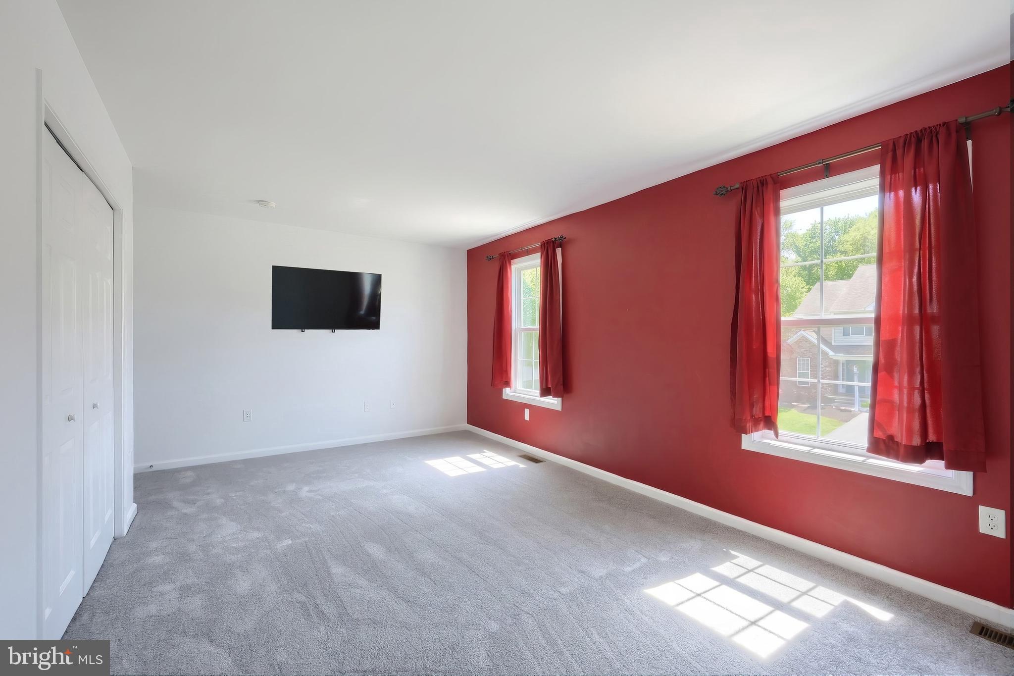 HAMPTON WOODS - Residential
